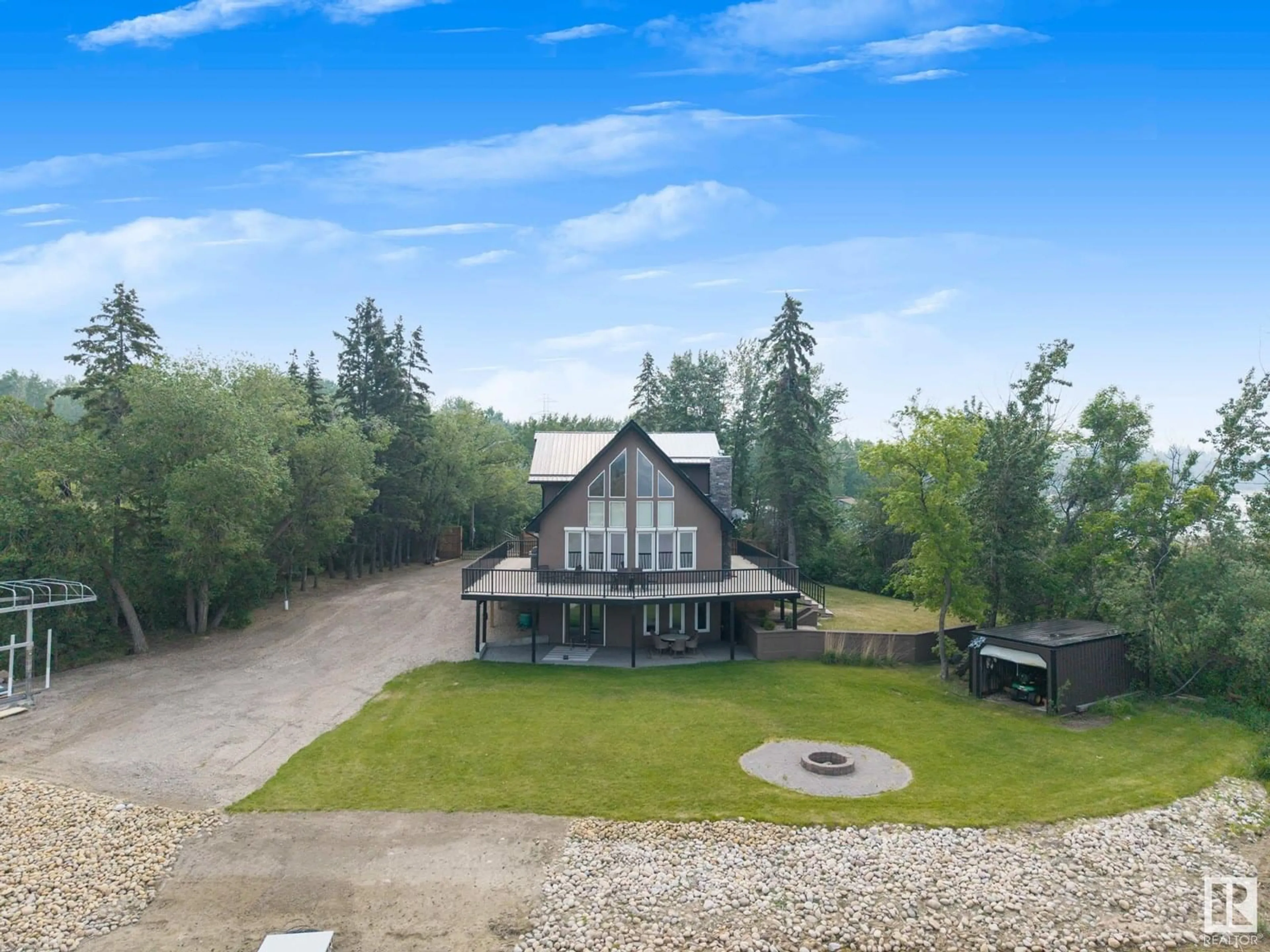 A pic from outside/outdoor area/front of a property/back of a property/a pic from drone, unknown for 47 RAILWAY AV, Rural Parkland County Alberta T0E2Y0