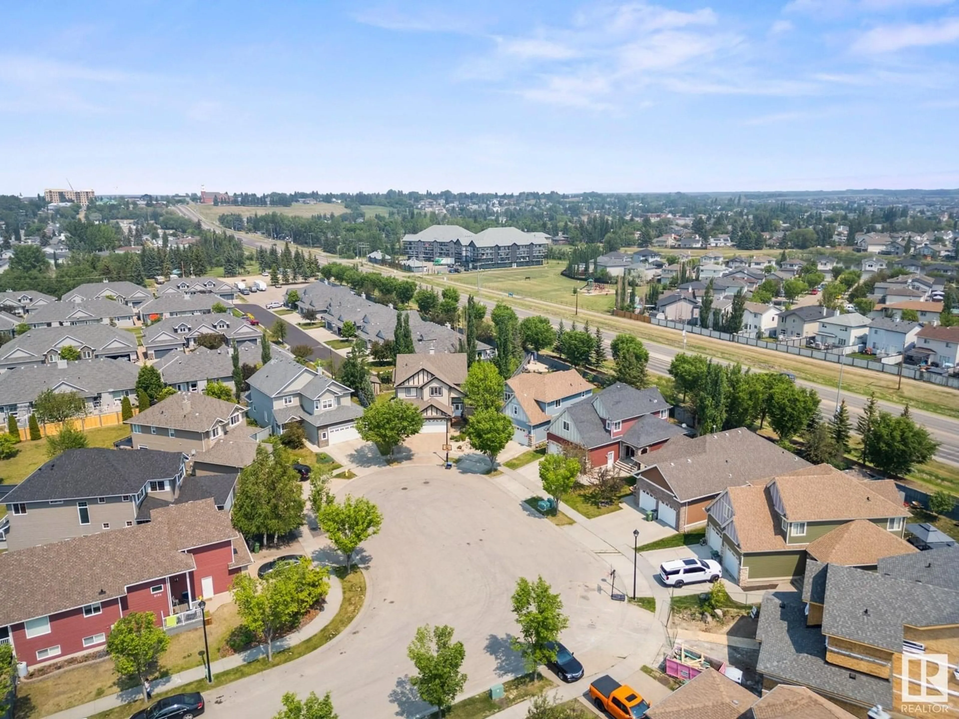 A pic from outside/outdoor area/front of a property/back of a property/a pic from drone, street for 5116 CHATEAU CO, Beaumont Alberta T4X1W5