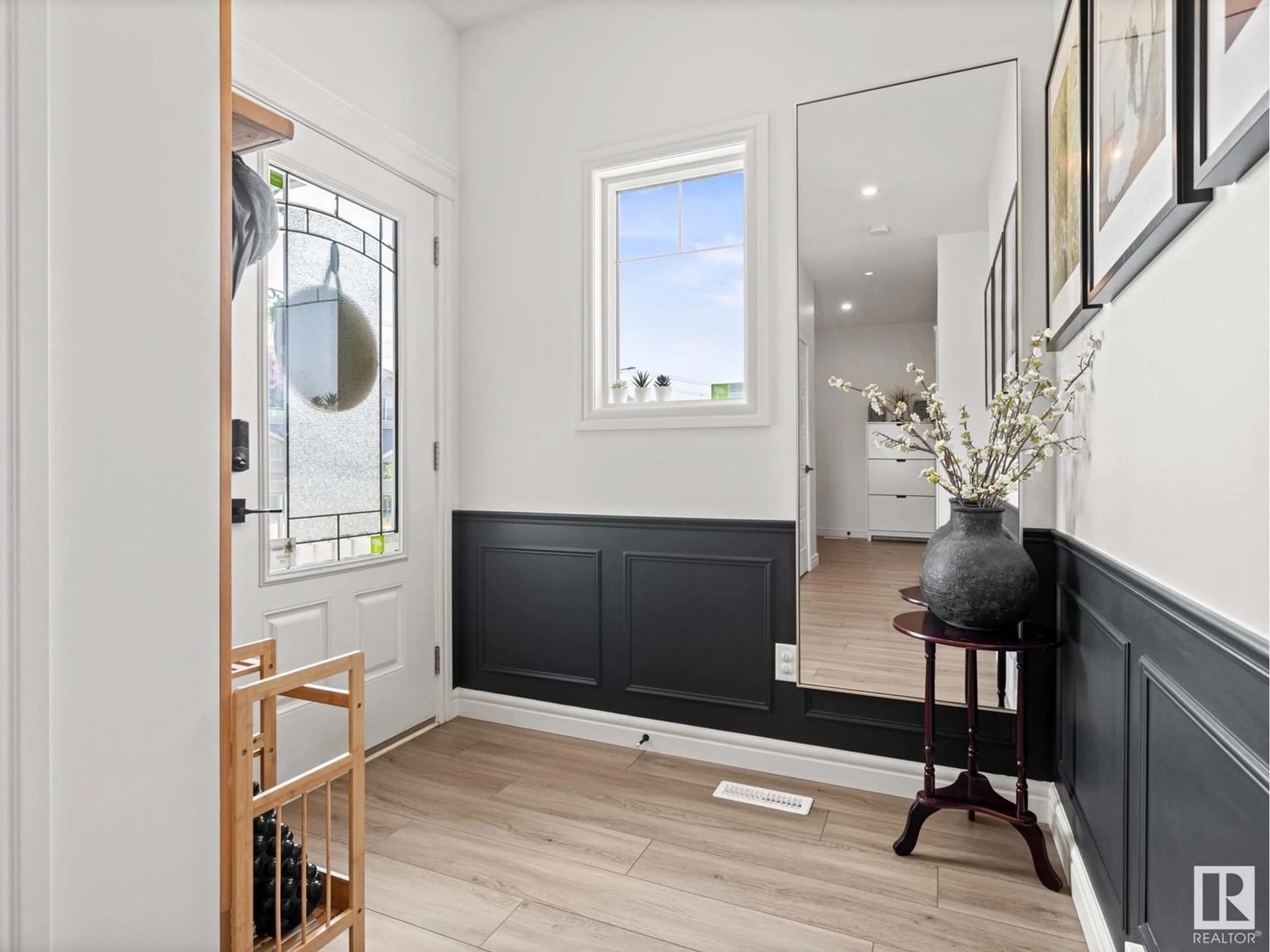 Indoor entryway for 8768 CARSON WY, Edmonton Alberta T6W4M3