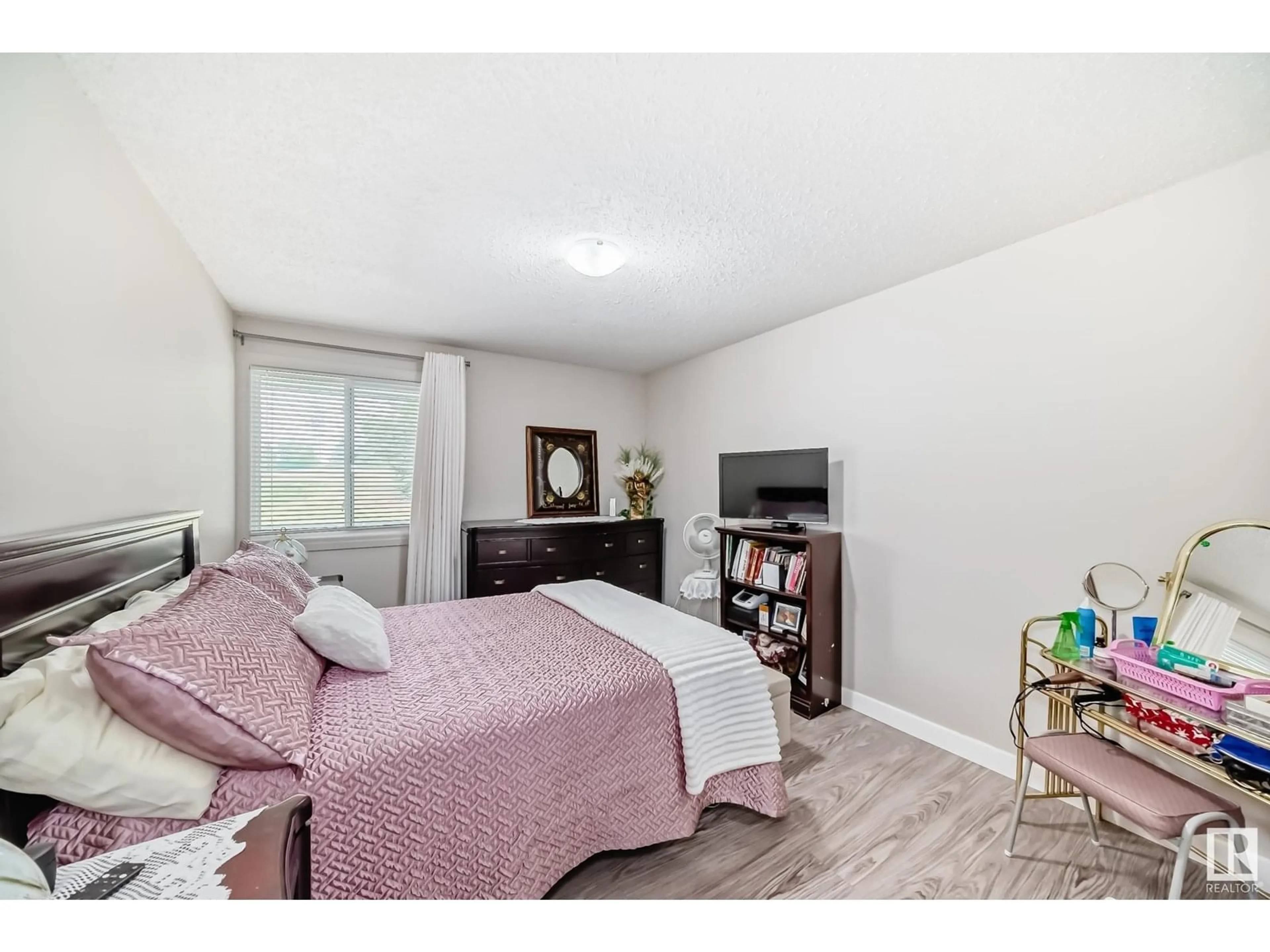 A pic of a room for #105 - 6212 180 ST NW, Edmonton Alberta T5T2T2