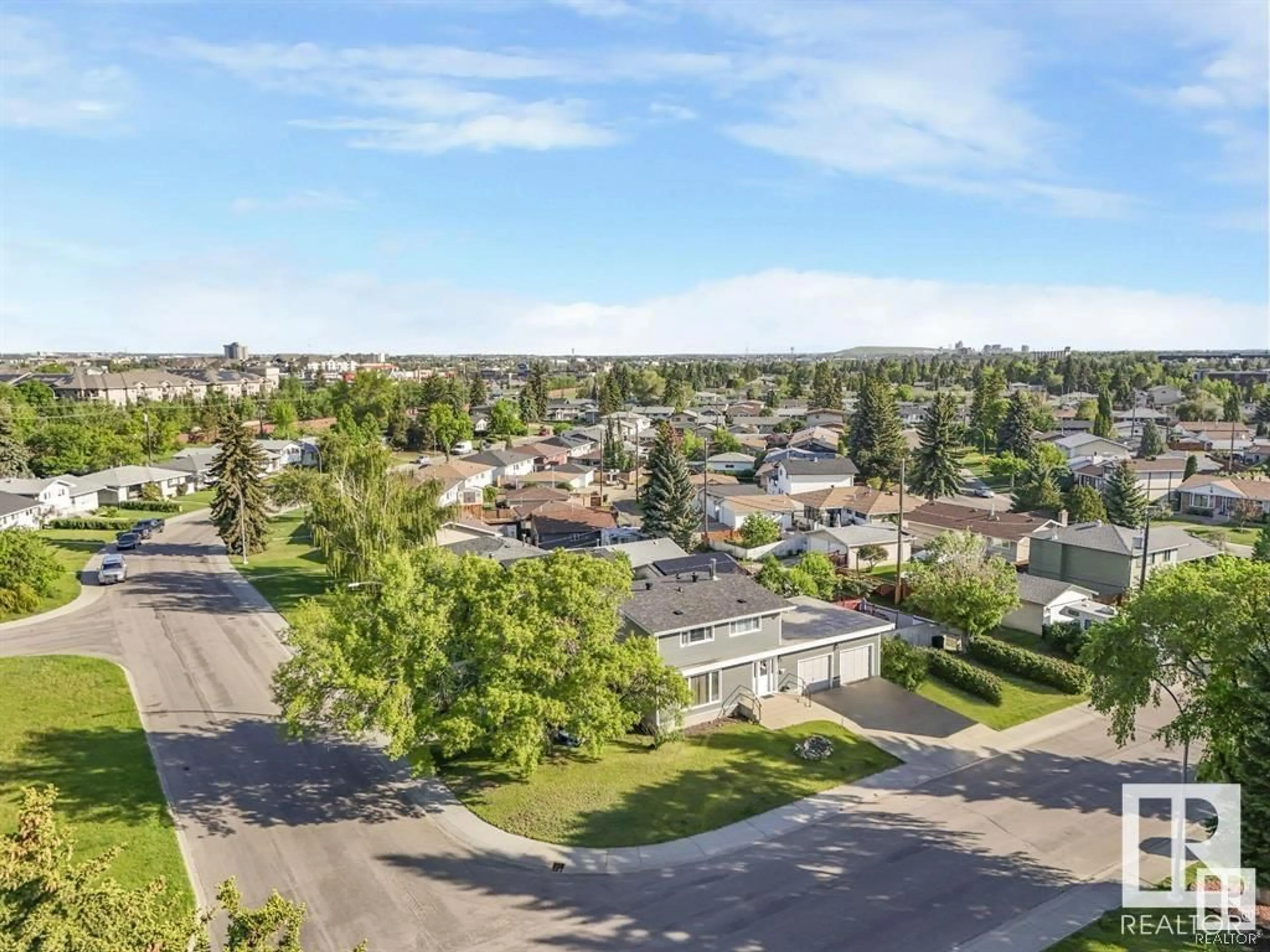 A pic from outside/outdoor area/front of a property/back of a property/a pic from drone, street for 16804 93A AV, Edmonton Alberta T5R5K3