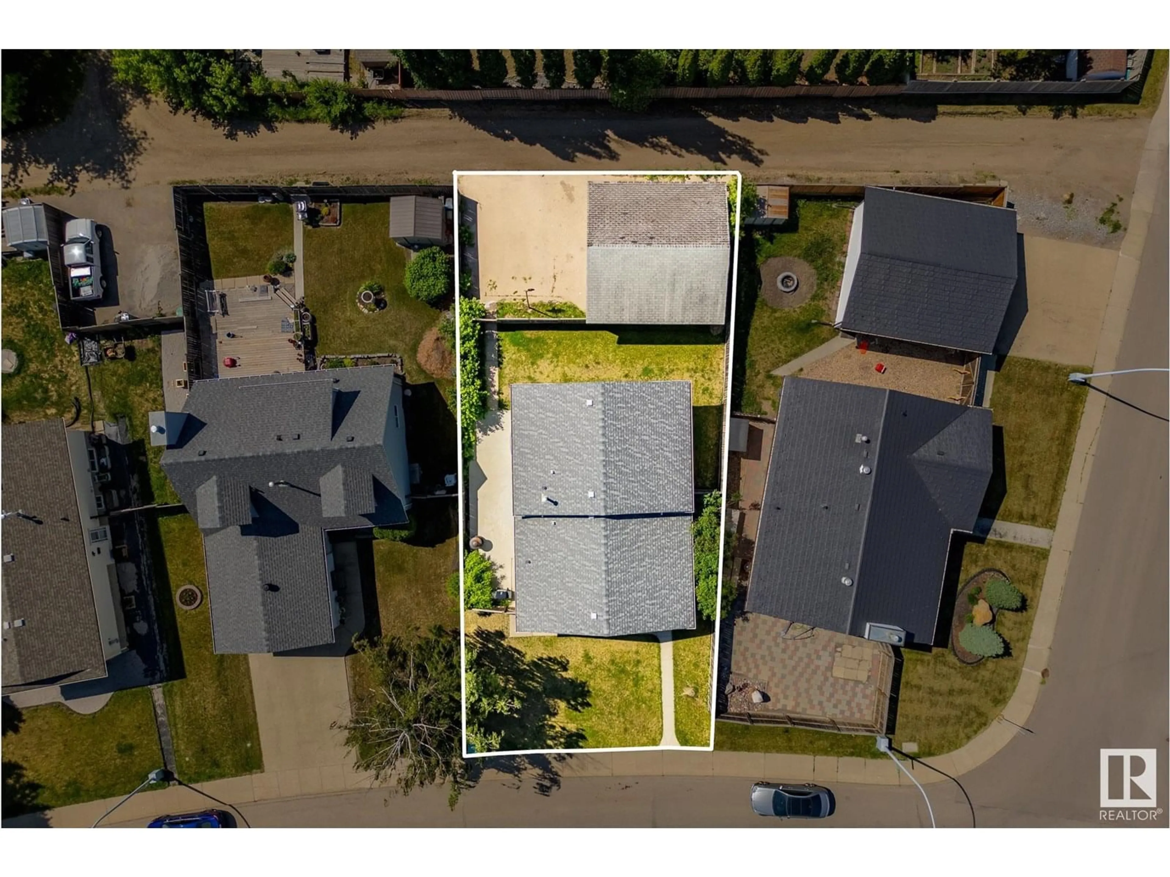 A pic from outside/outdoor area/front of a property/back of a property/a pic from drone, street for 18419 57 AV, Edmonton Alberta T6M1Y4