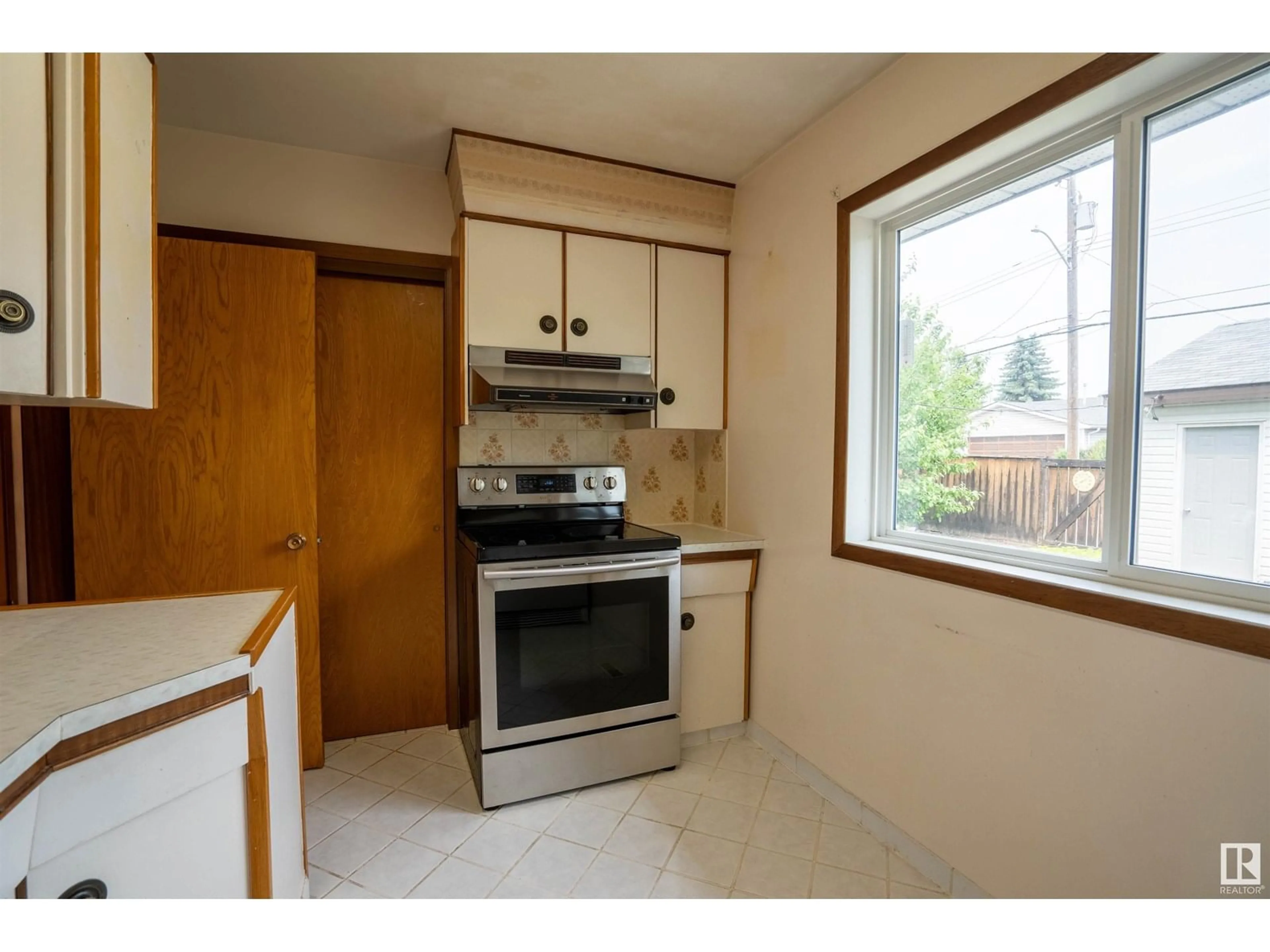 Standard kitchen, unknown for 5928 142 AV, Edmonton Alberta T5A1J3