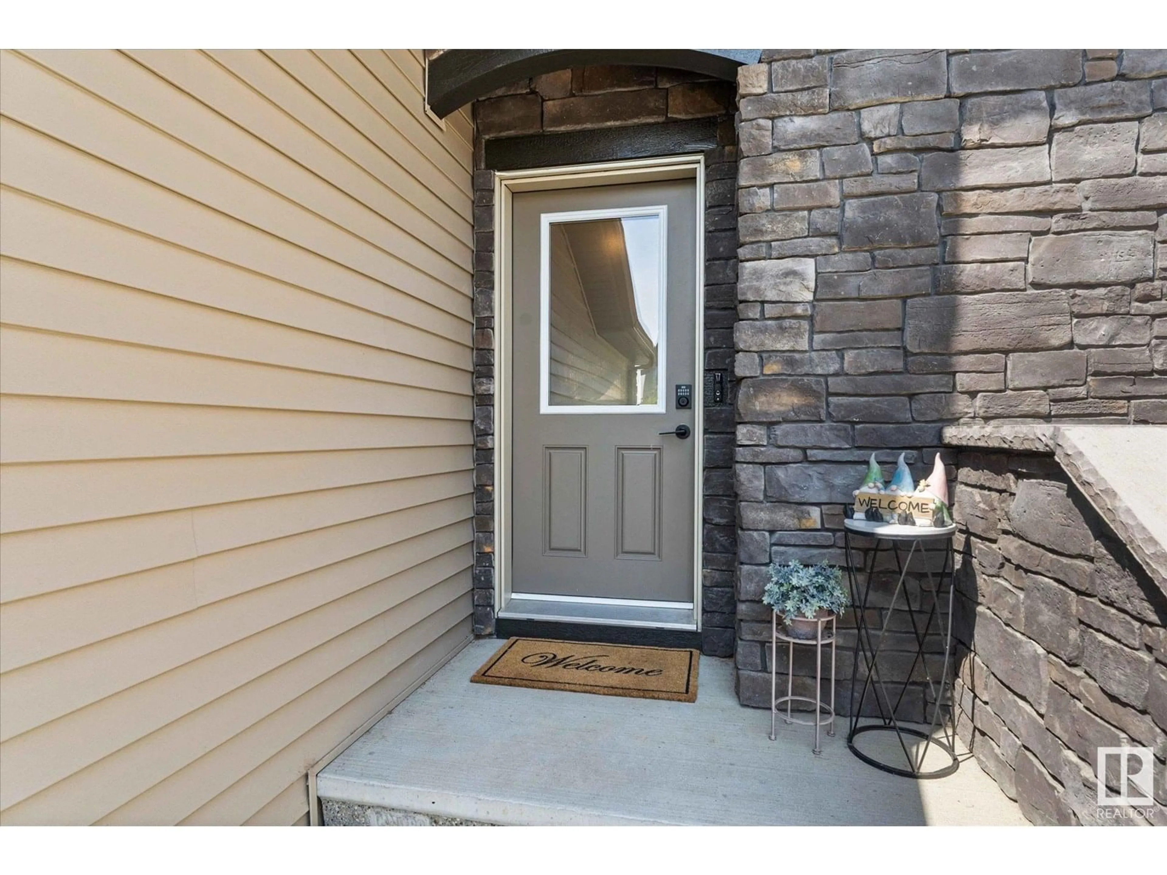 Indoor entryway for 77 GARNEAU GA, Spruce Grove Alberta T7X0Z7