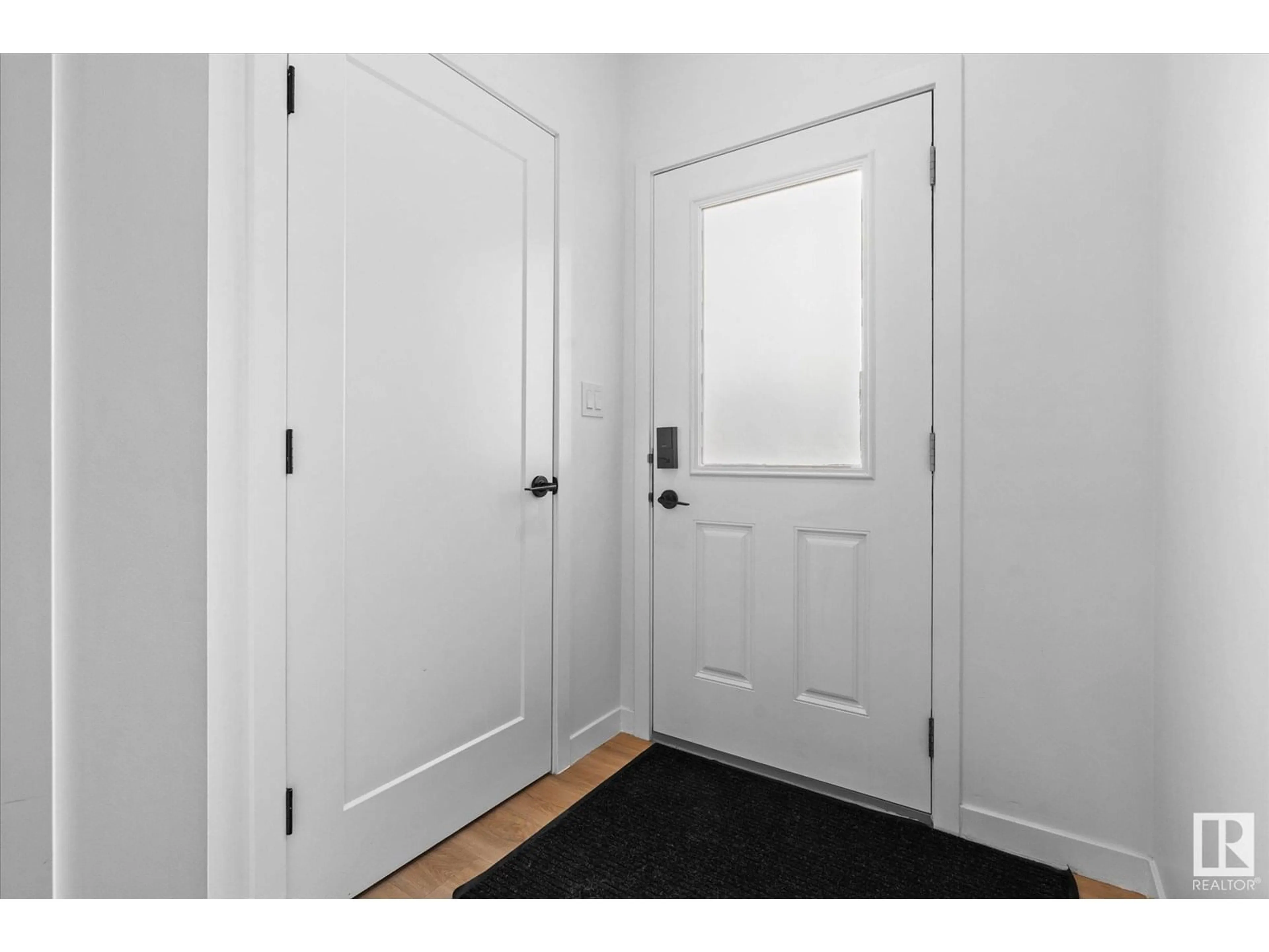 Indoor entryway for 77 GARNEAU GA, Spruce Grove Alberta T7X0Z7