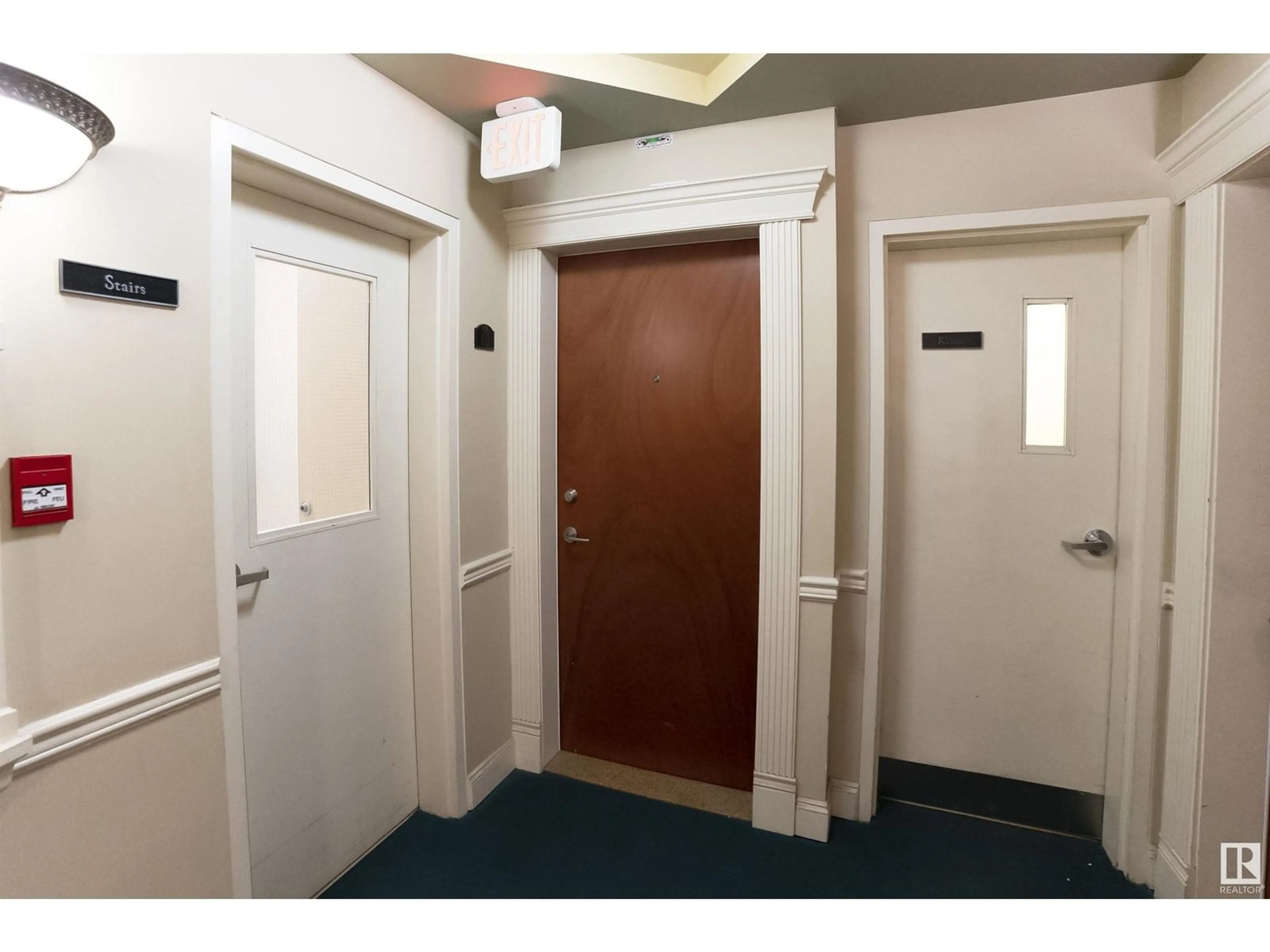 Indoor foyer for 111 10333 112 ST NW, Edmonton Alberta T5K0B4