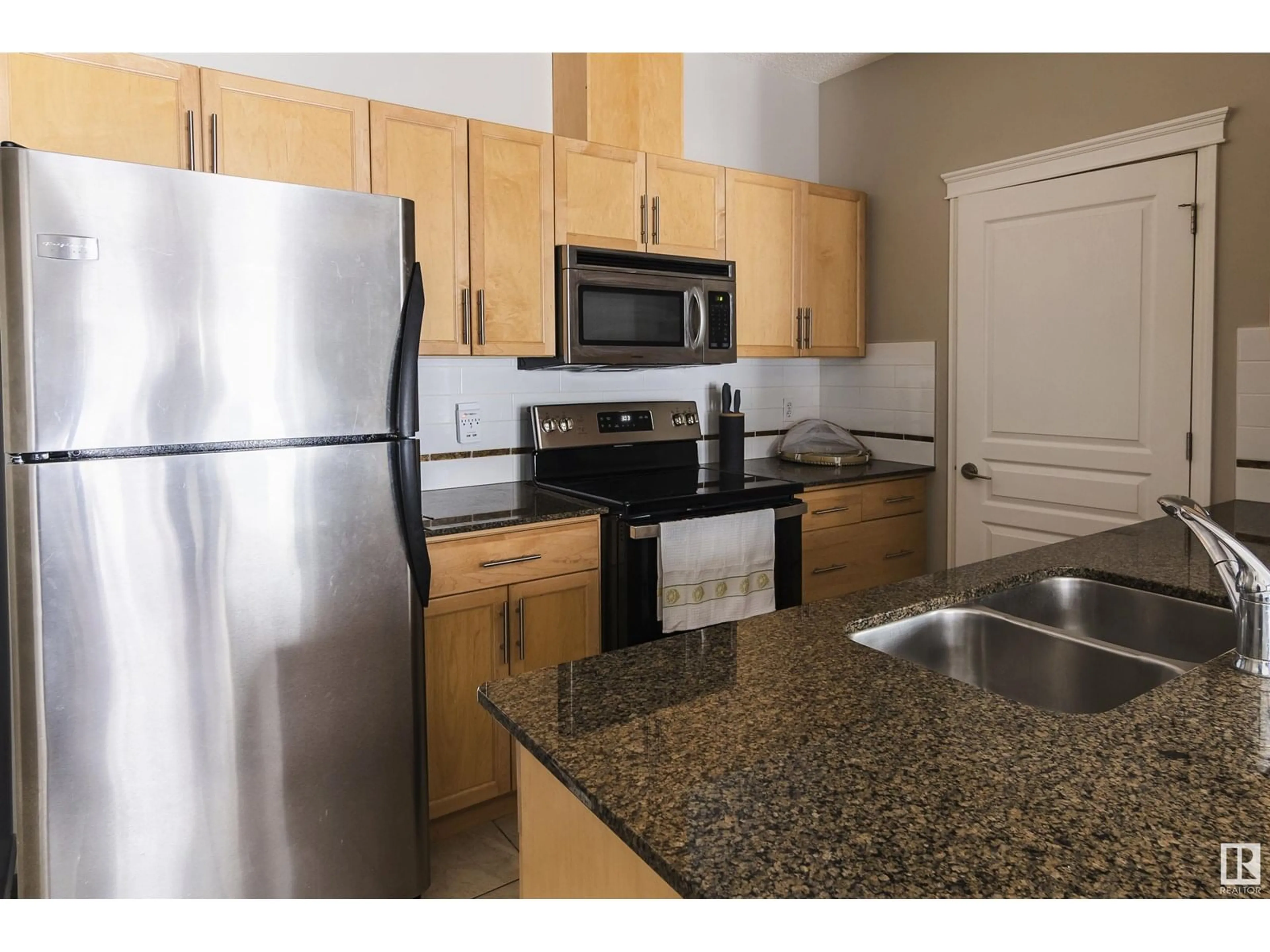 Standard kitchen, unknown for 111 10333 112 ST NW, Edmonton Alberta T5K0B4