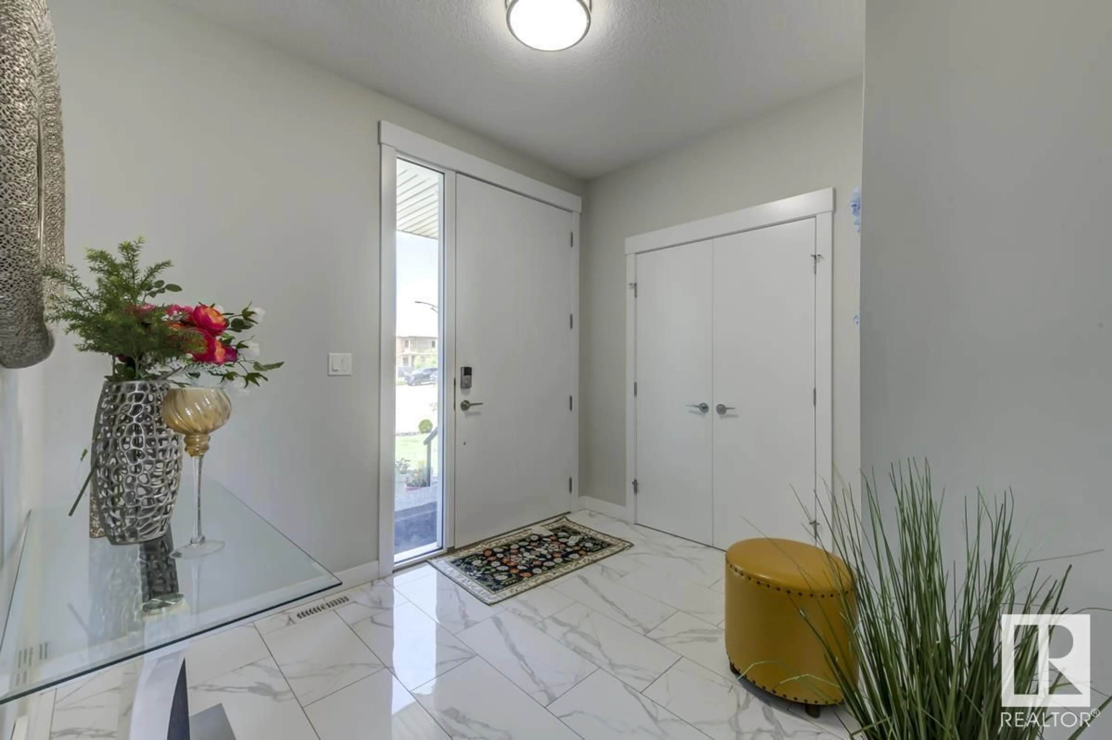 Indoor entryway for SW - 6817 KNOX LO, Edmonton Alberta T6W4R3