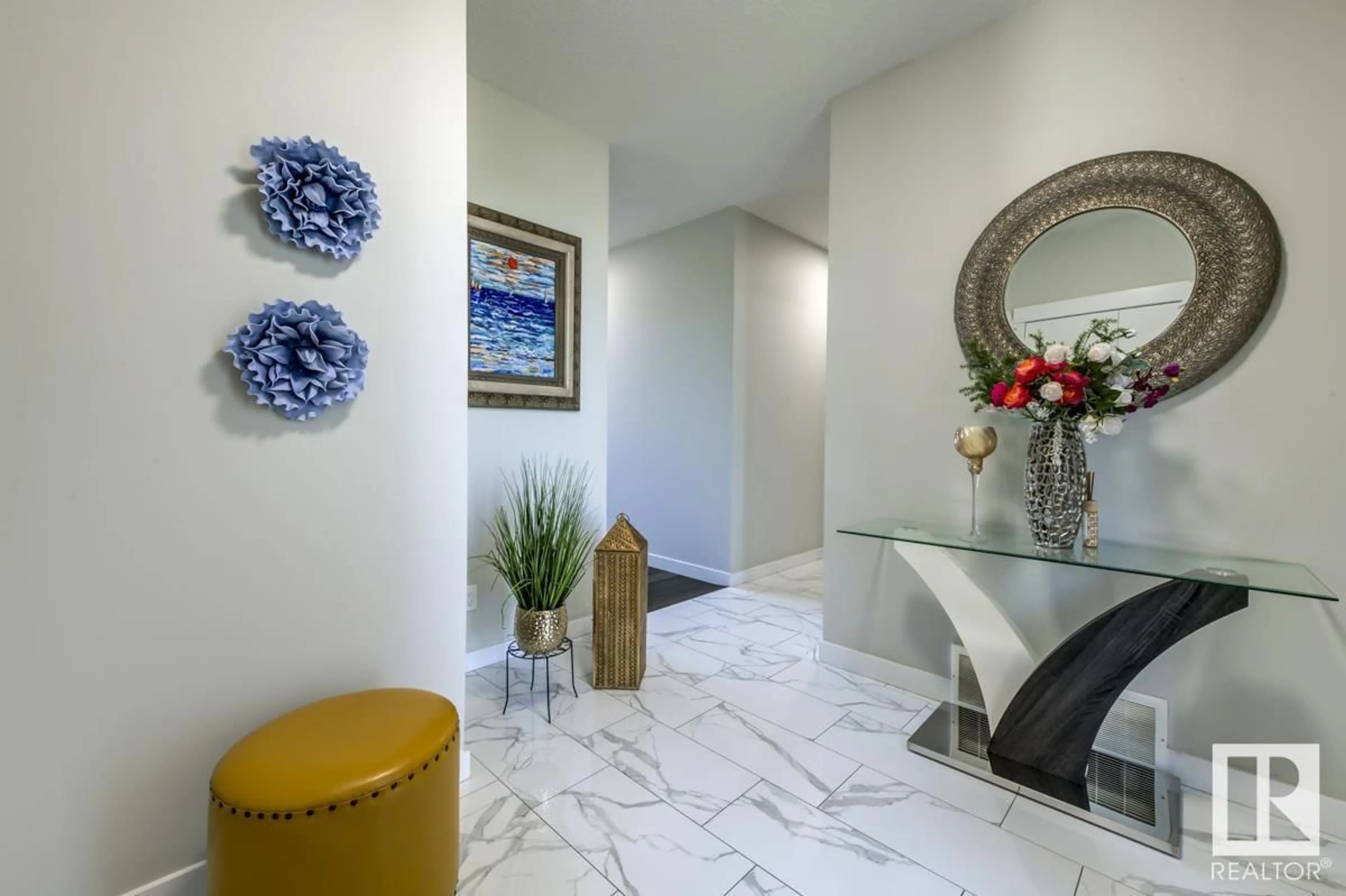 Indoor entryway for SW - 6817 KNOX LO, Edmonton Alberta T6W4R3