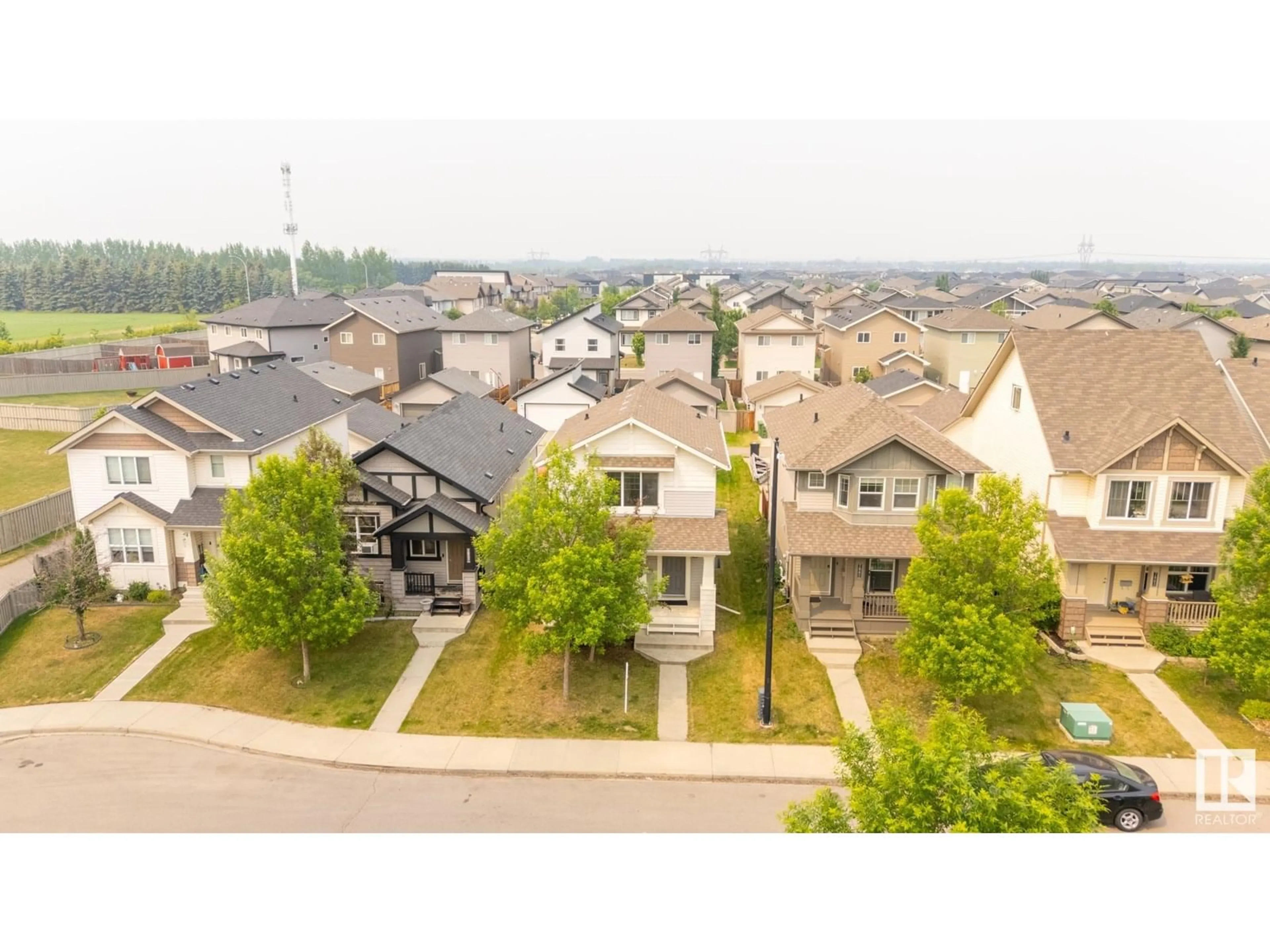A pic from outside/outdoor area/front of a property/back of a property/a pic from drone, unknown for 7059 CARDINAL WY, Edmonton Alberta T6W1Z2