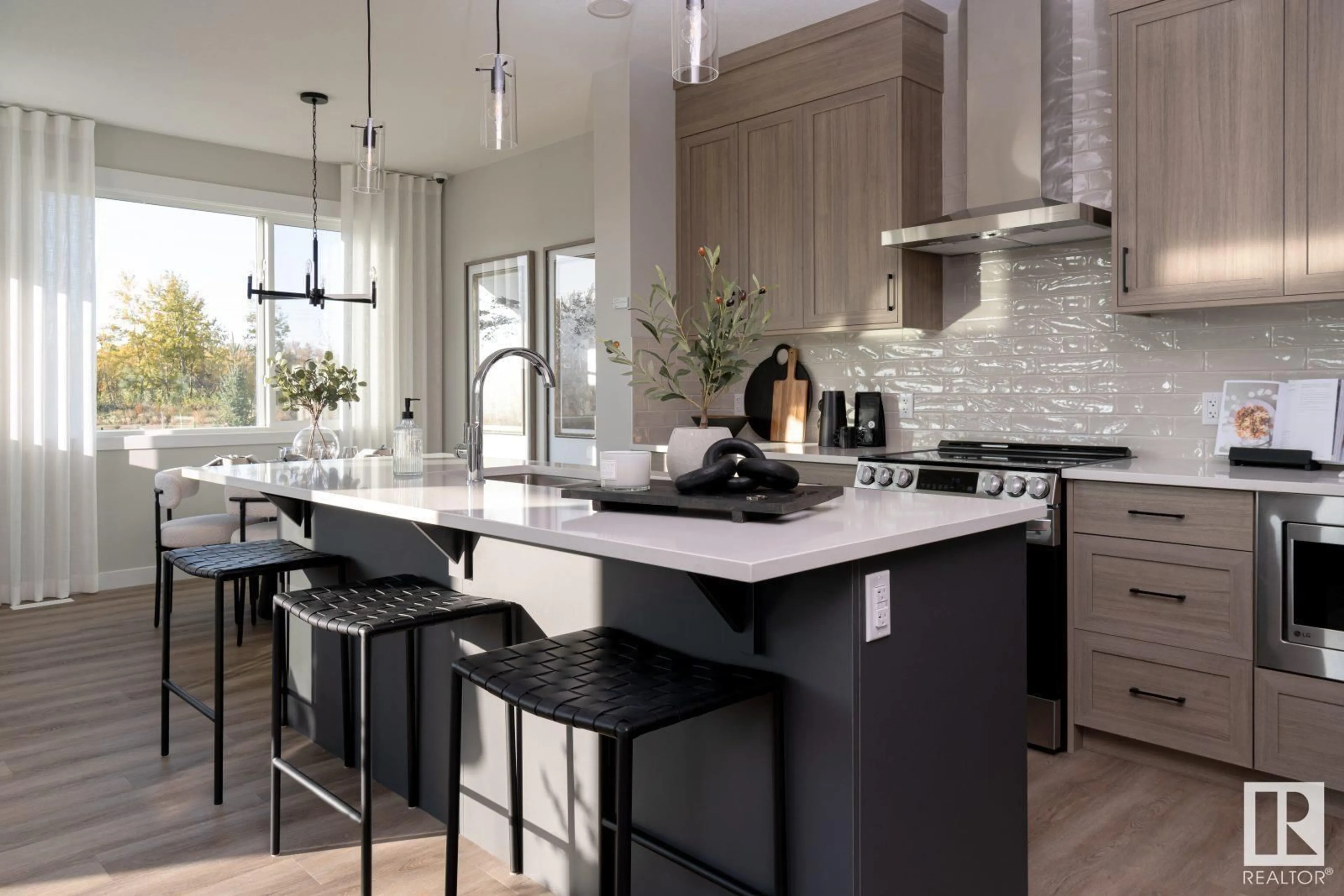 Contemporary kitchen, unknown for 2357 EGRET WY, Edmonton Alberta T6M3G8