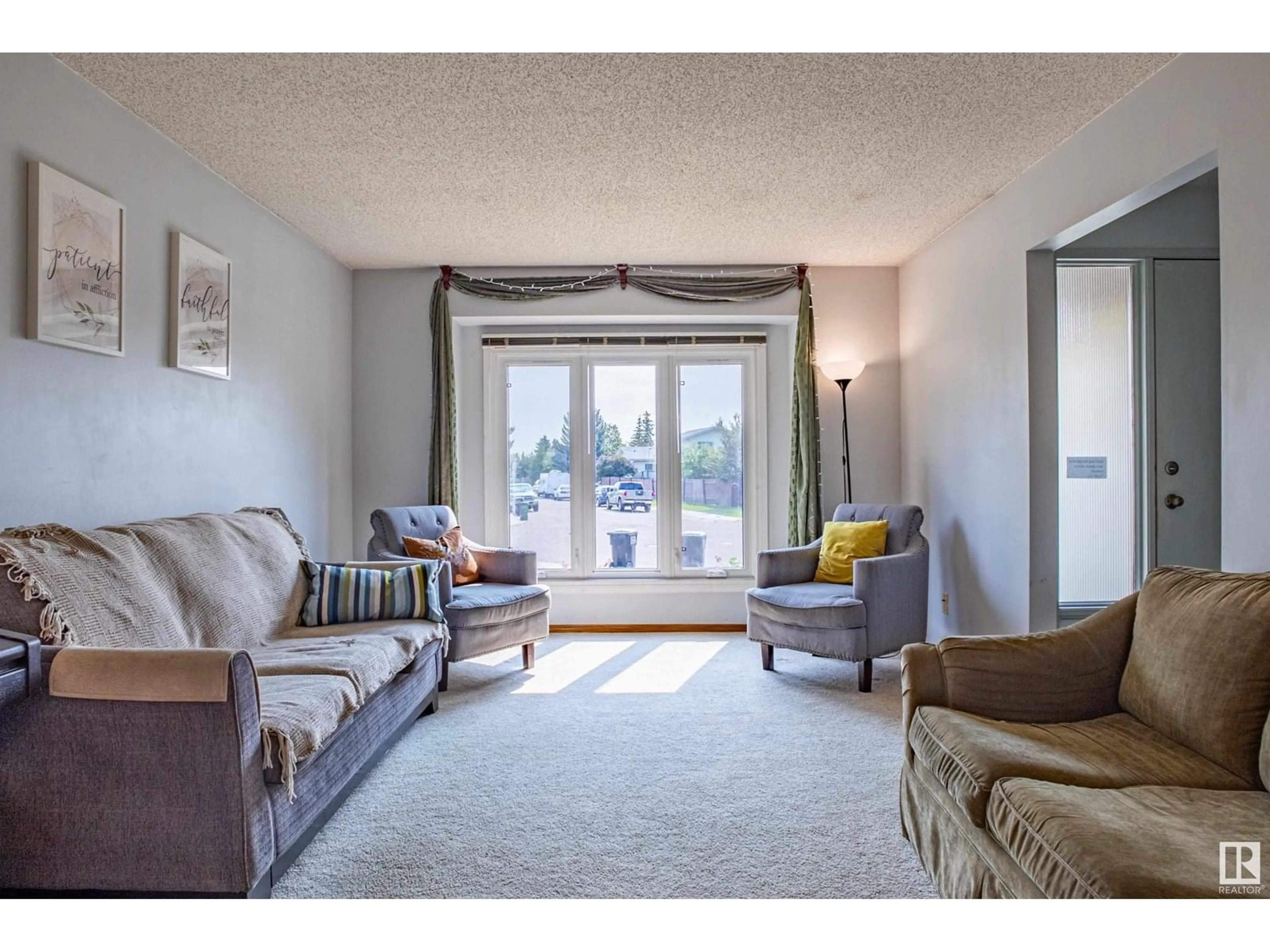 Living room with furniture, carpet floor for NW - 9928 181 ST, Edmonton Alberta T5T3S1