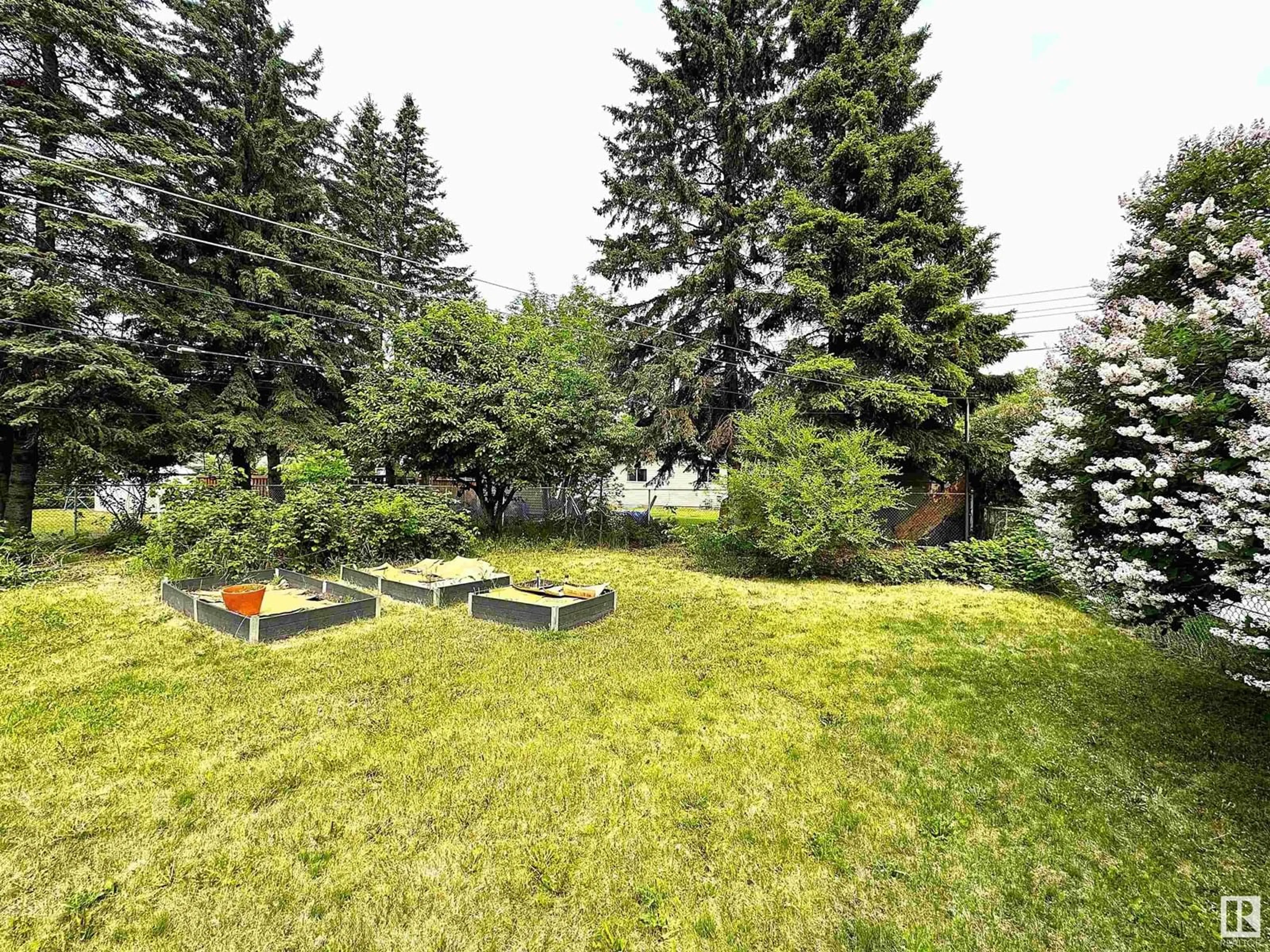 Patio, forest/trees view for 919 ALDER AV, Sherwood Park Alberta T8A1V7