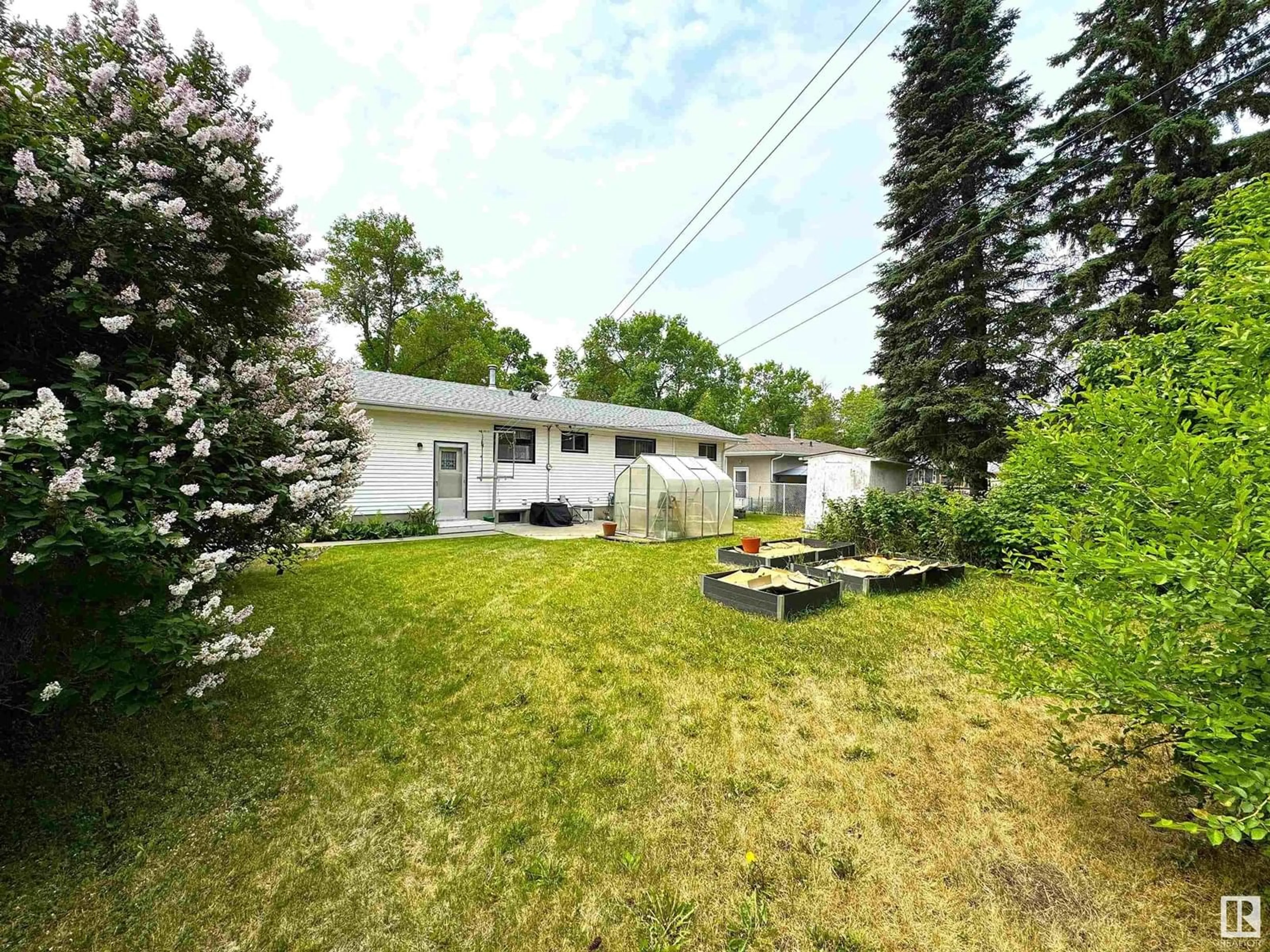 A pic from outside/outdoor area/front of a property/back of a property/a pic from drone, street for 919 ALDER AV, Sherwood Park Alberta T8A1V7