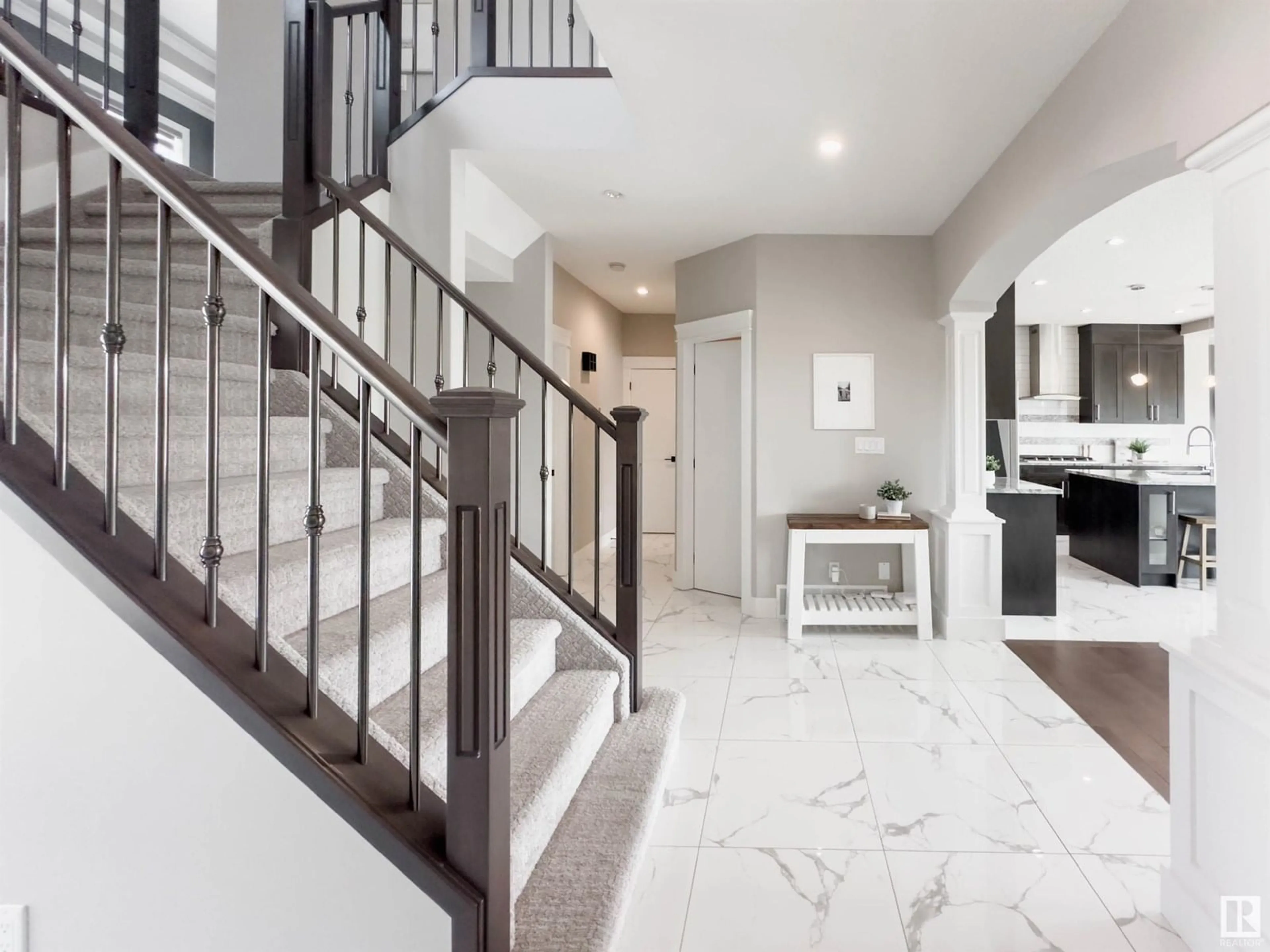 Indoor entryway for 3702 HUMMINGBIRD WY, Edmonton Alberta T5S0L1