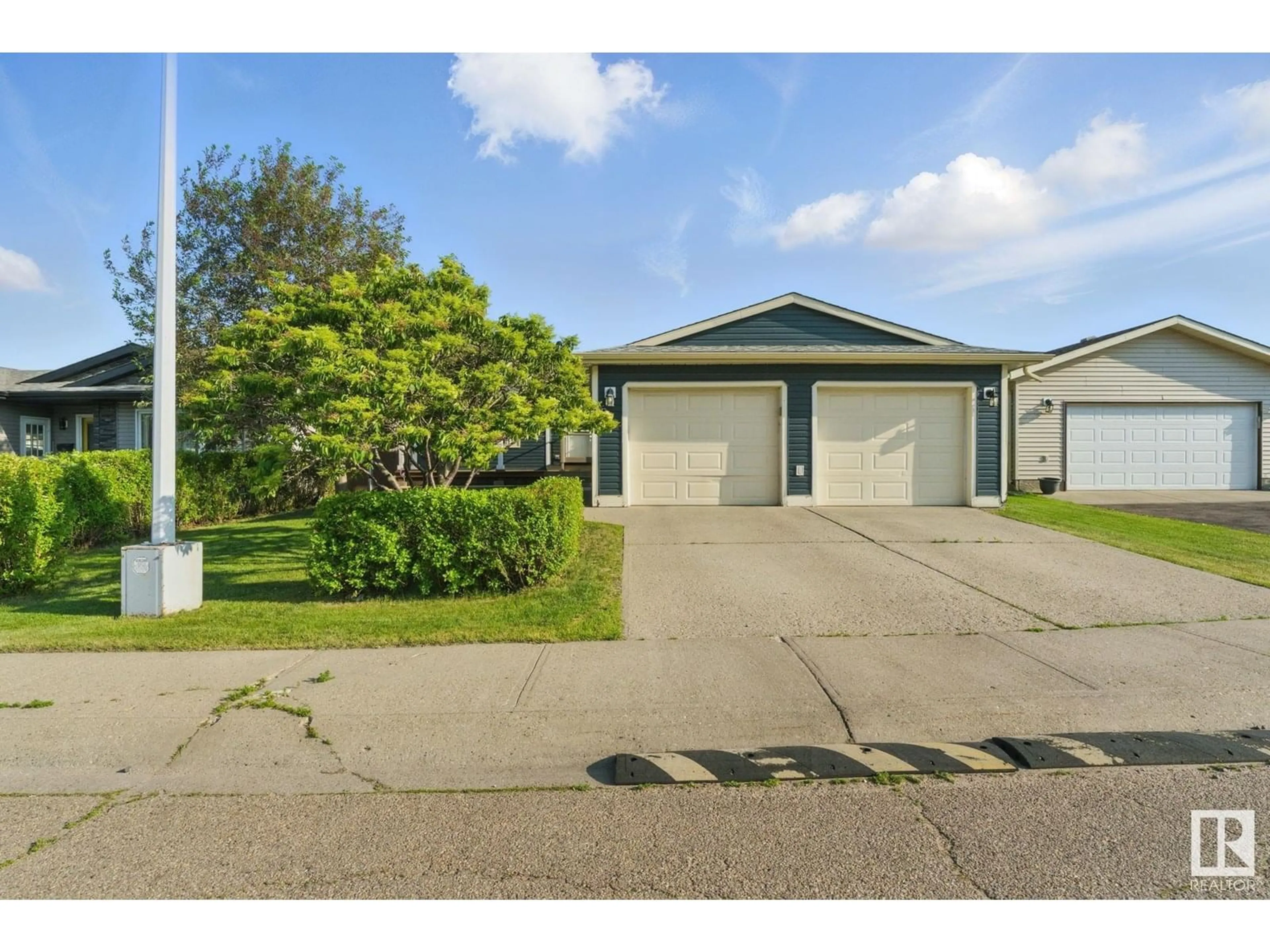 A pic from outside/outdoor area/front of a property/back of a property/a pic from drone, street for 60 HOWSON CR, Edmonton Alberta T5A4T6