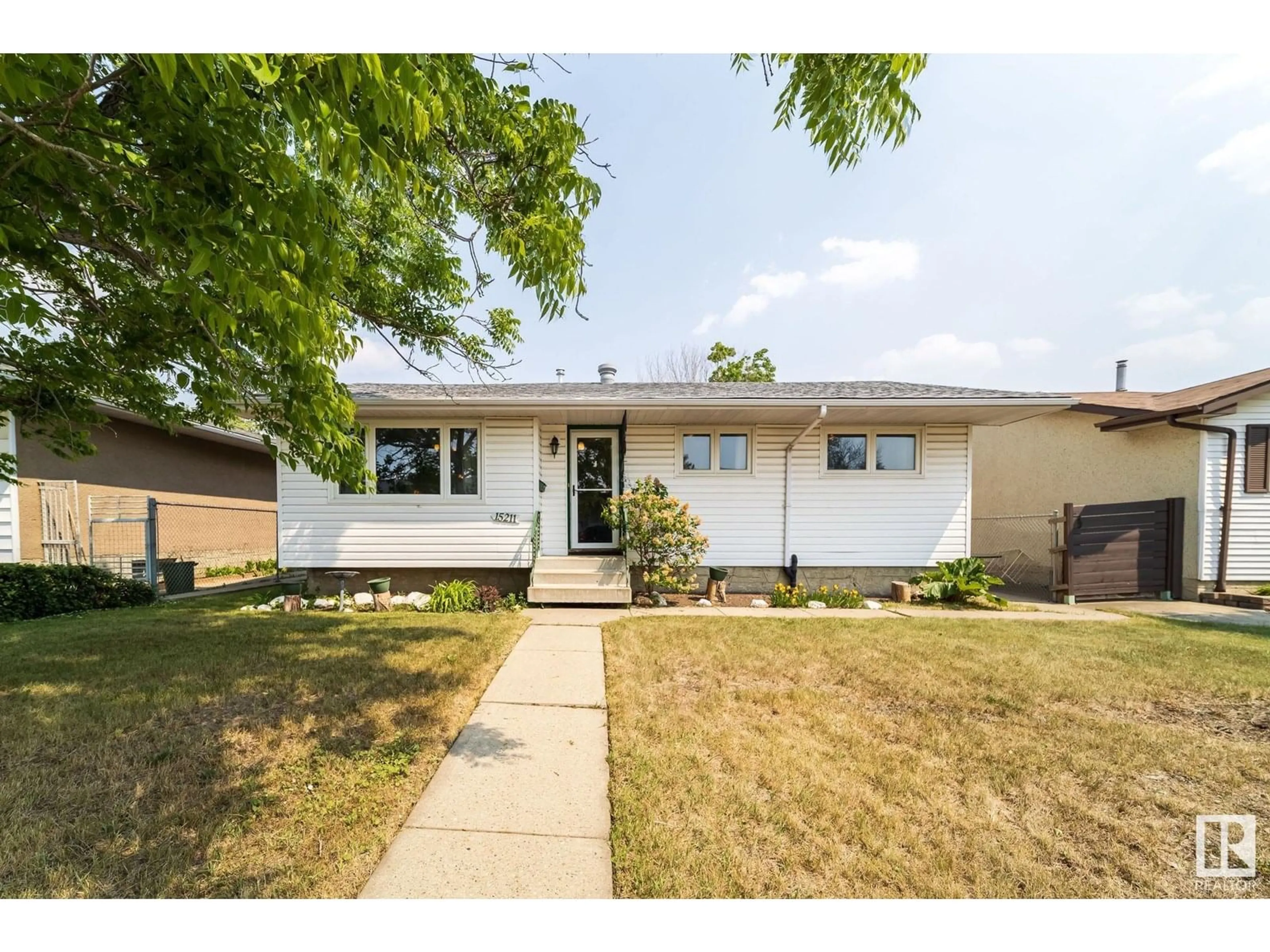 Home with vinyl exterior material, street for 15211 95 ST, Edmonton Alberta T5E3Z3