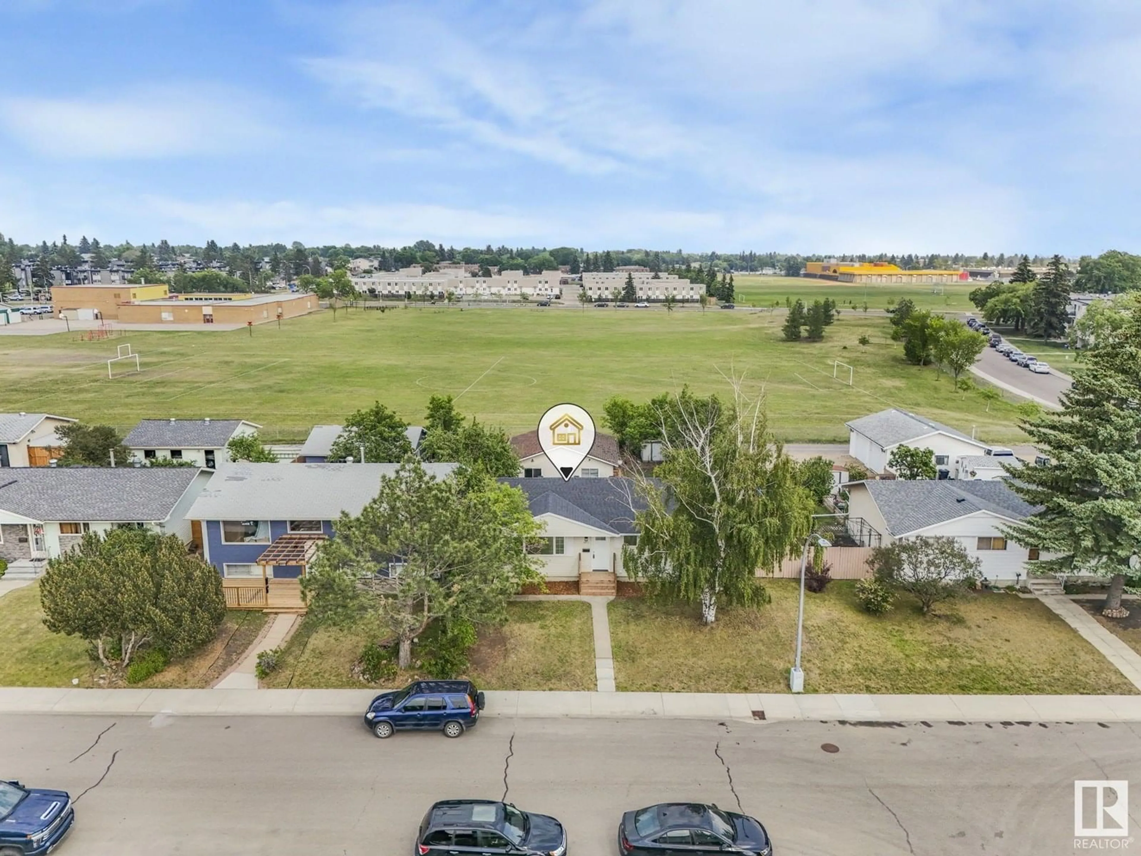 A pic from outside/outdoor area/front of a property/back of a property/a pic from drone, unknown for NW - 14711 73 ST, Edmonton Alberta T5C0V7