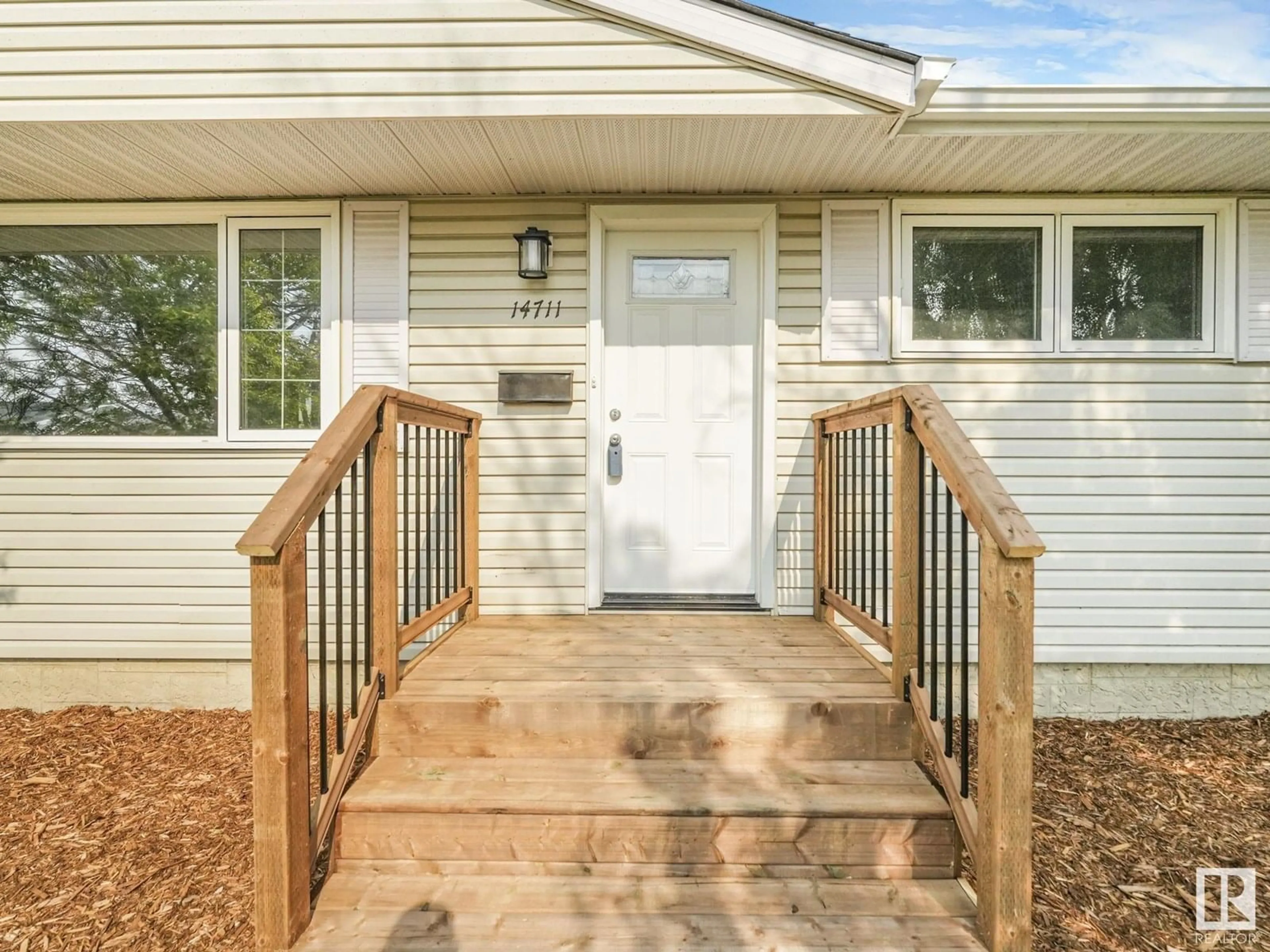 Home with vinyl exterior material, street for NW - 14711 73 ST, Edmonton Alberta T5C0V7