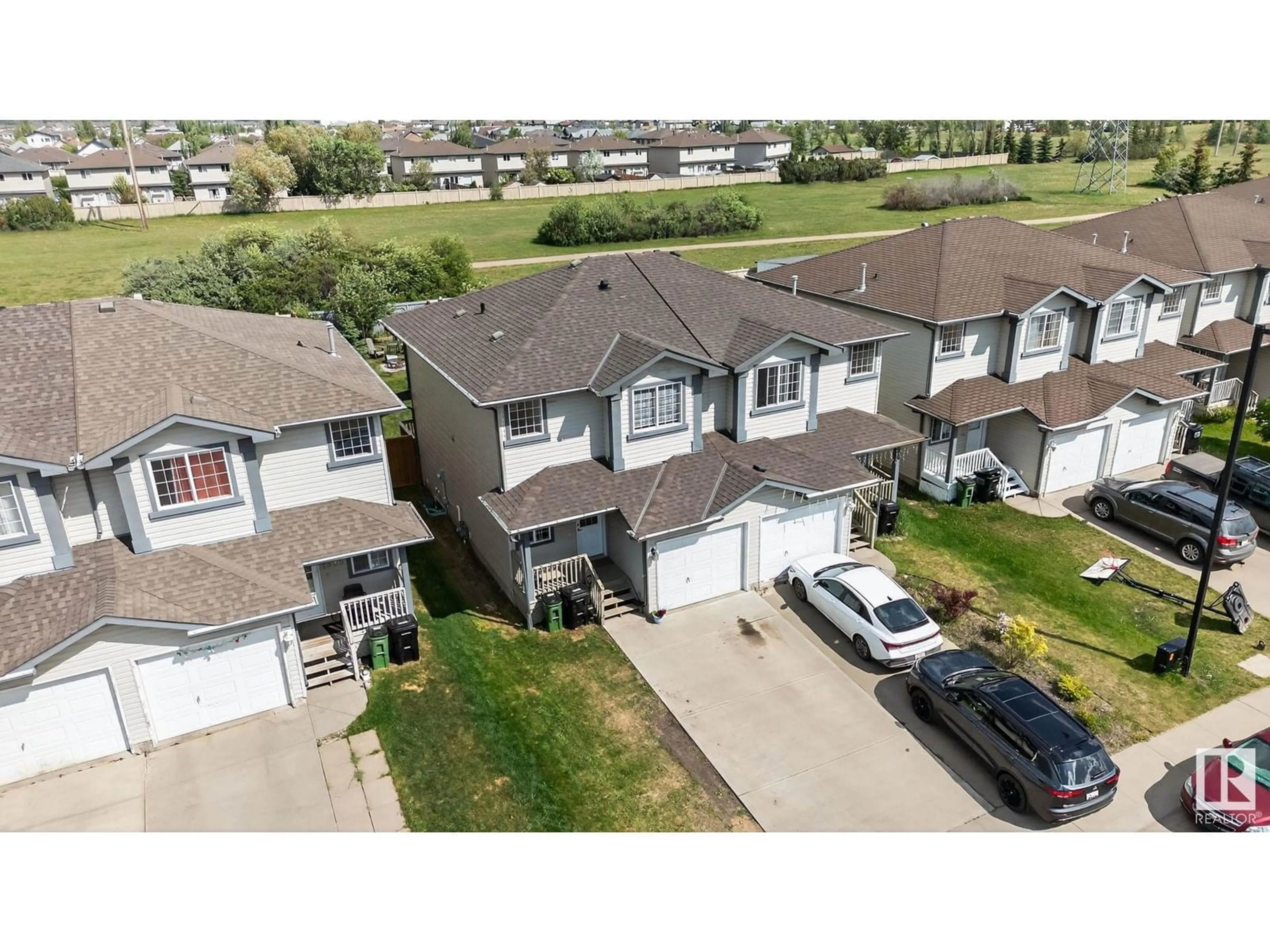 A pic from outside/outdoor area/front of a property/back of a property/a pic from drone, street for NW - 2903 30 ST, Edmonton Alberta T6T1V3