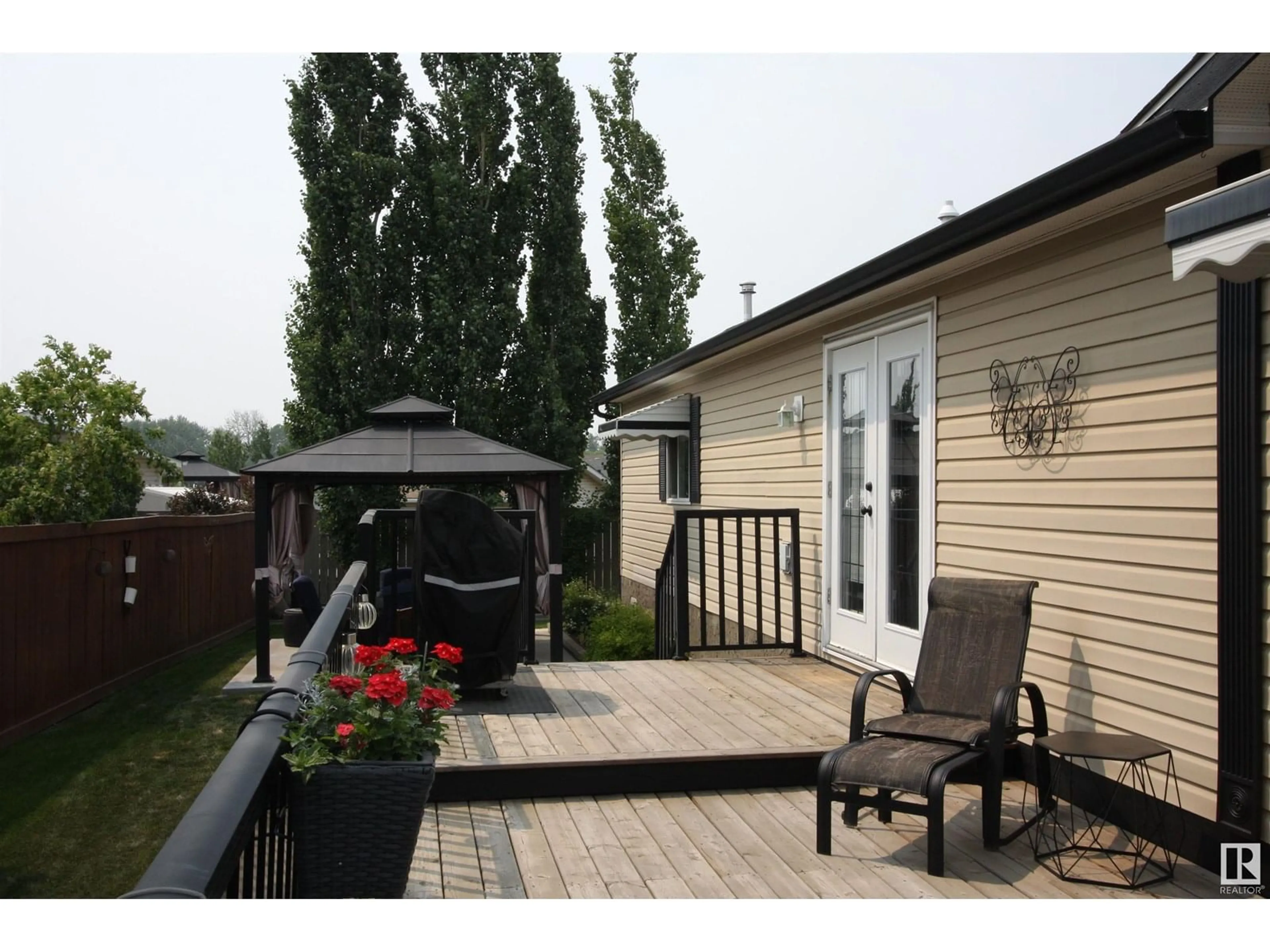 Patio, street for 109 JUTLAND CR, Stony Plain Alberta T7Z0A3
