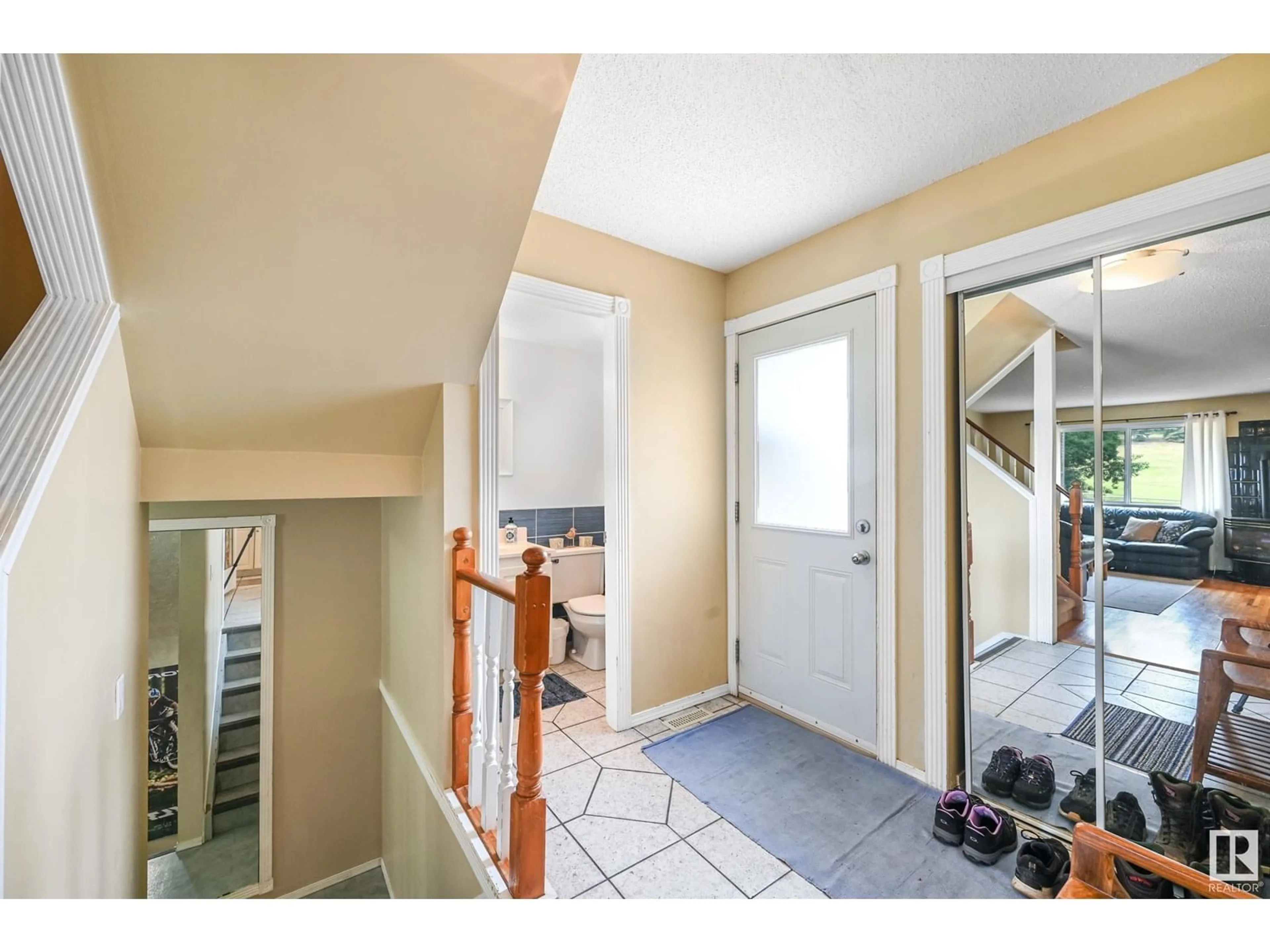 Indoor entryway for 86 GREAT OA, Sherwood Park Alberta T8A0V8