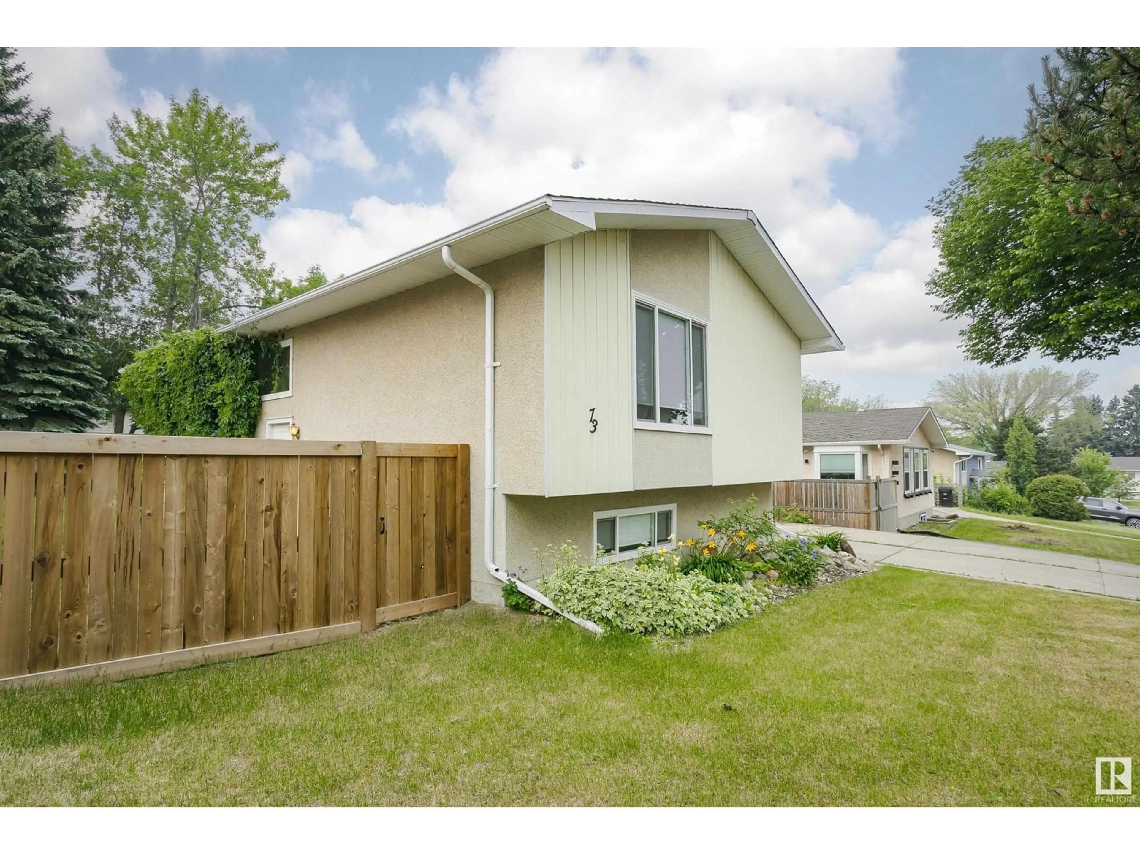 Home with vinyl exterior material, street for 73 MERRYWOOD CR, Sherwood Park Alberta T0A0M8