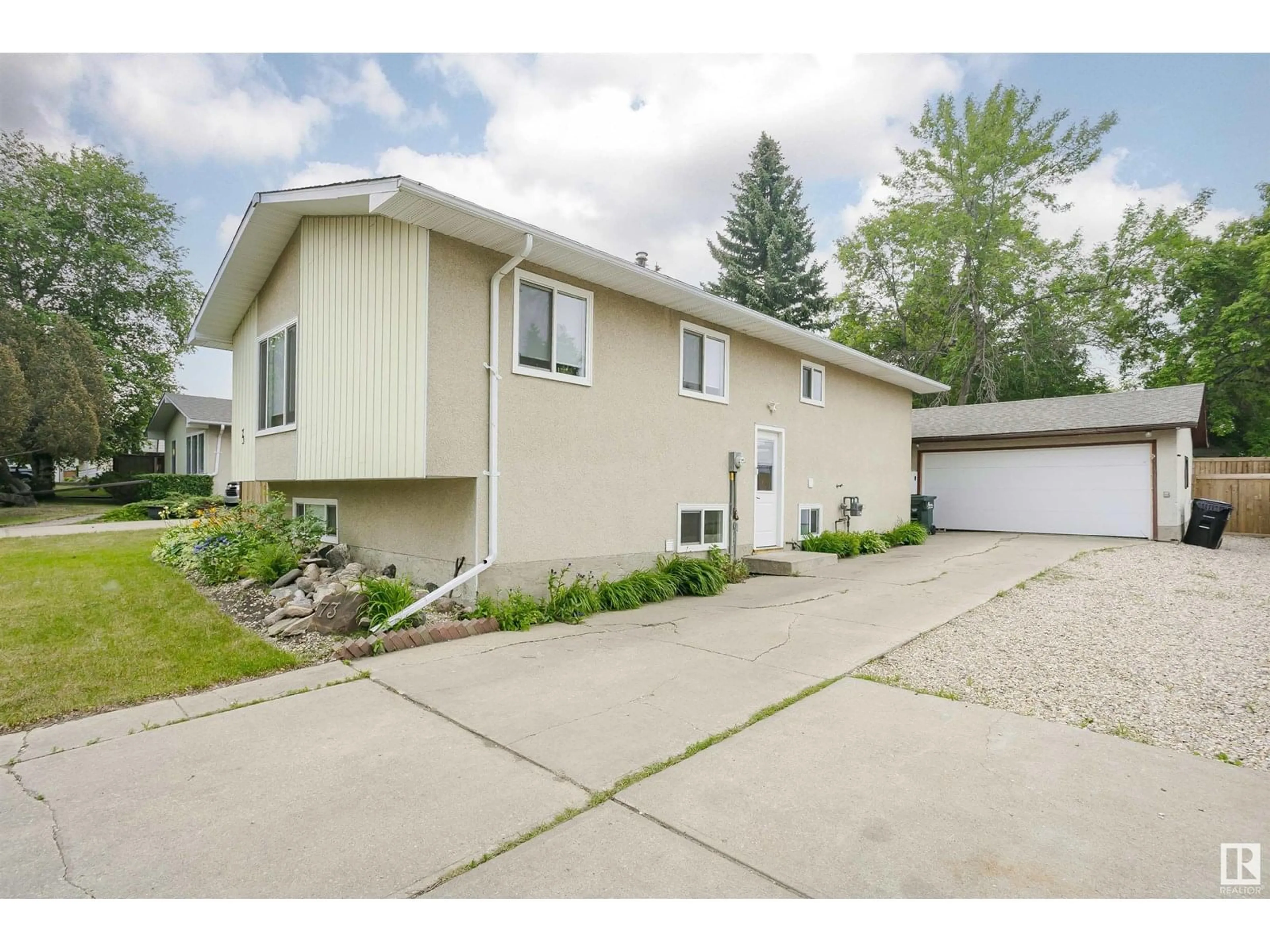 Home with vinyl exterior material, street for 73 MERRYWOOD CR, Sherwood Park Alberta T0A0M8