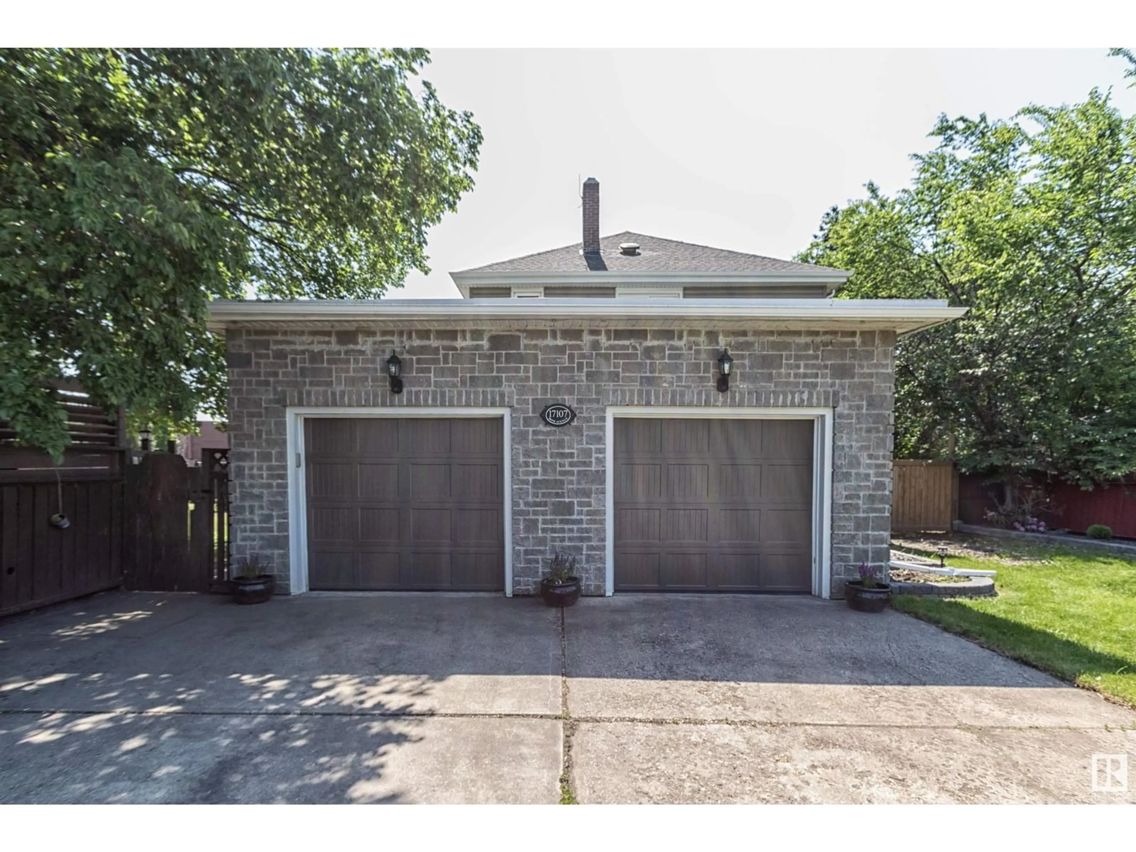Indoor garage for 17107 80 AV, Edmonton Alberta T5T0B3