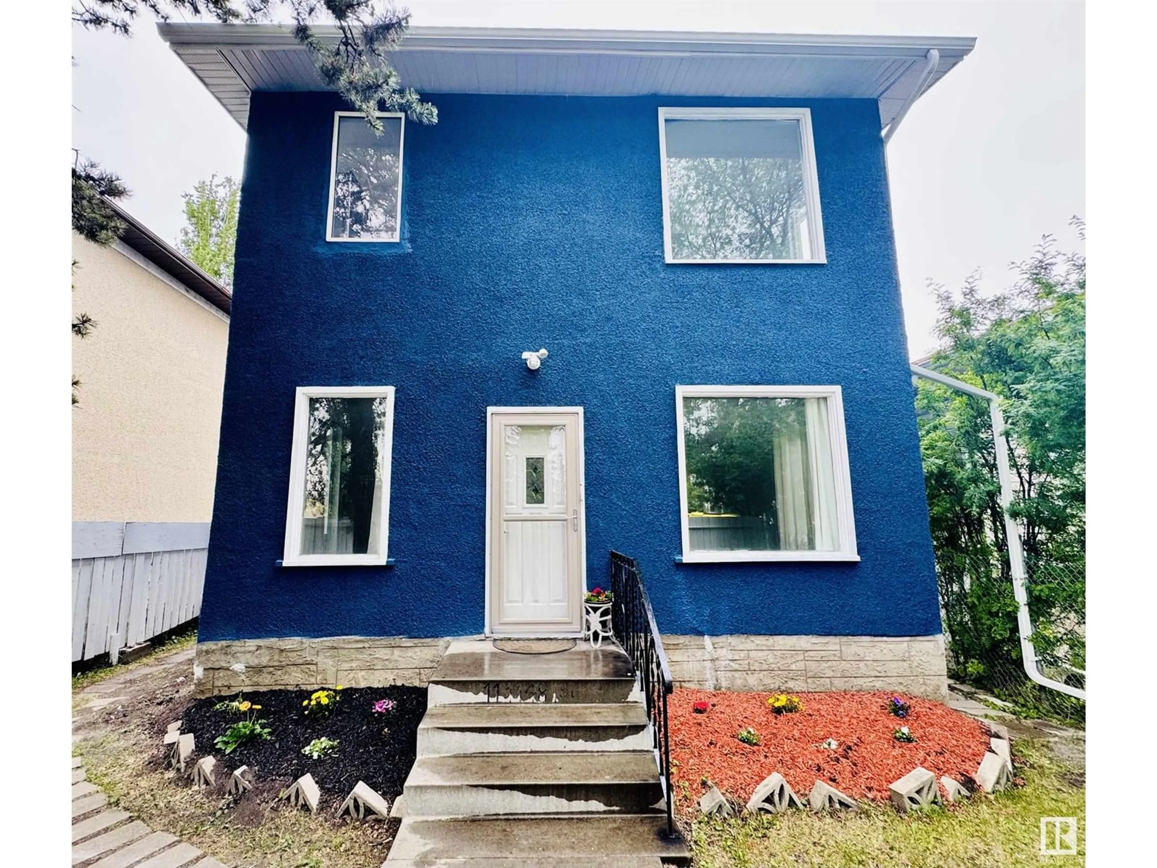 Home with vinyl exterior material, building for 11414 81 ST, Edmonton Alberta T5B2R6
