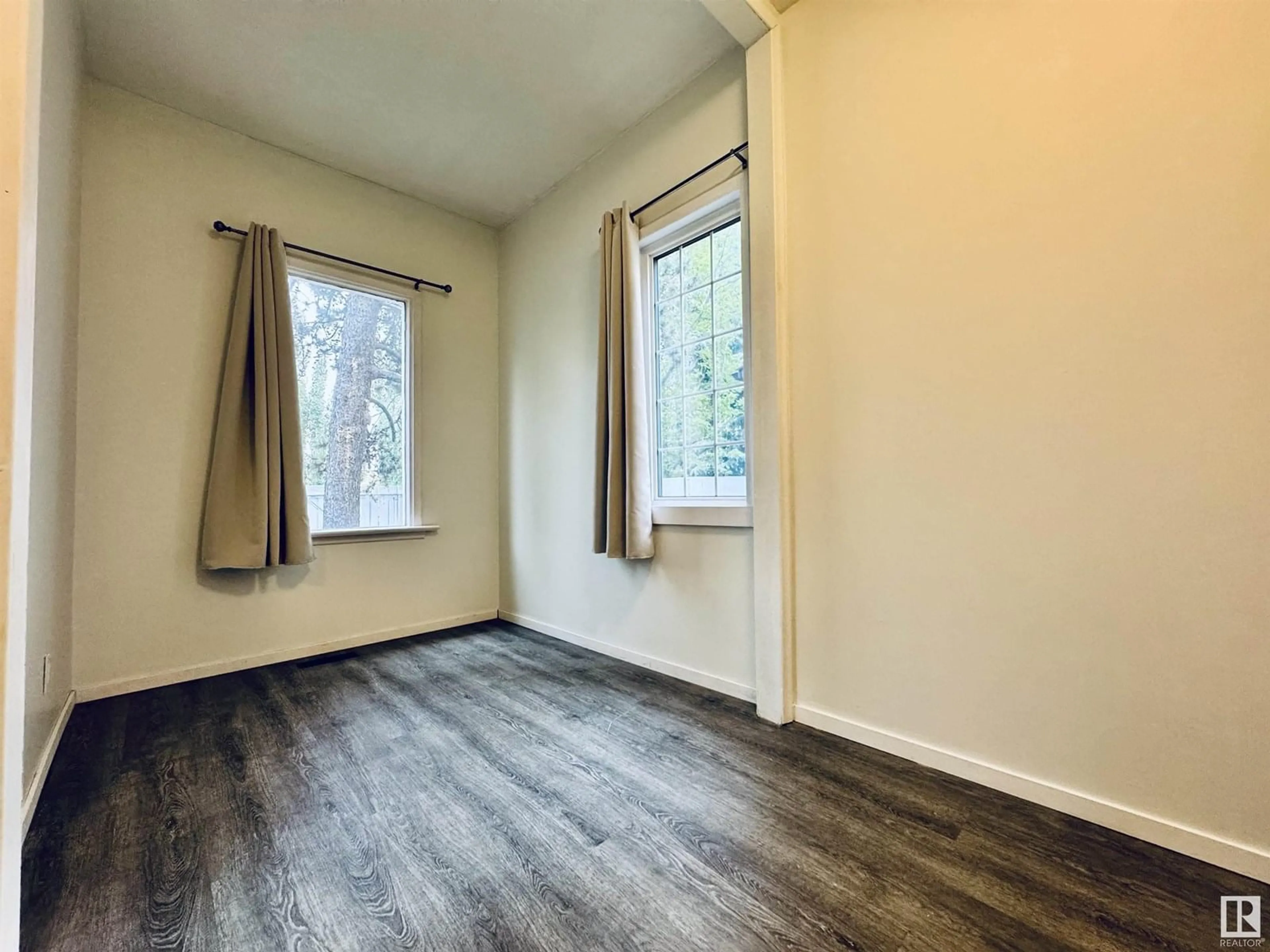 A pic of a room for 11414 81 ST, Edmonton Alberta T5B2R6