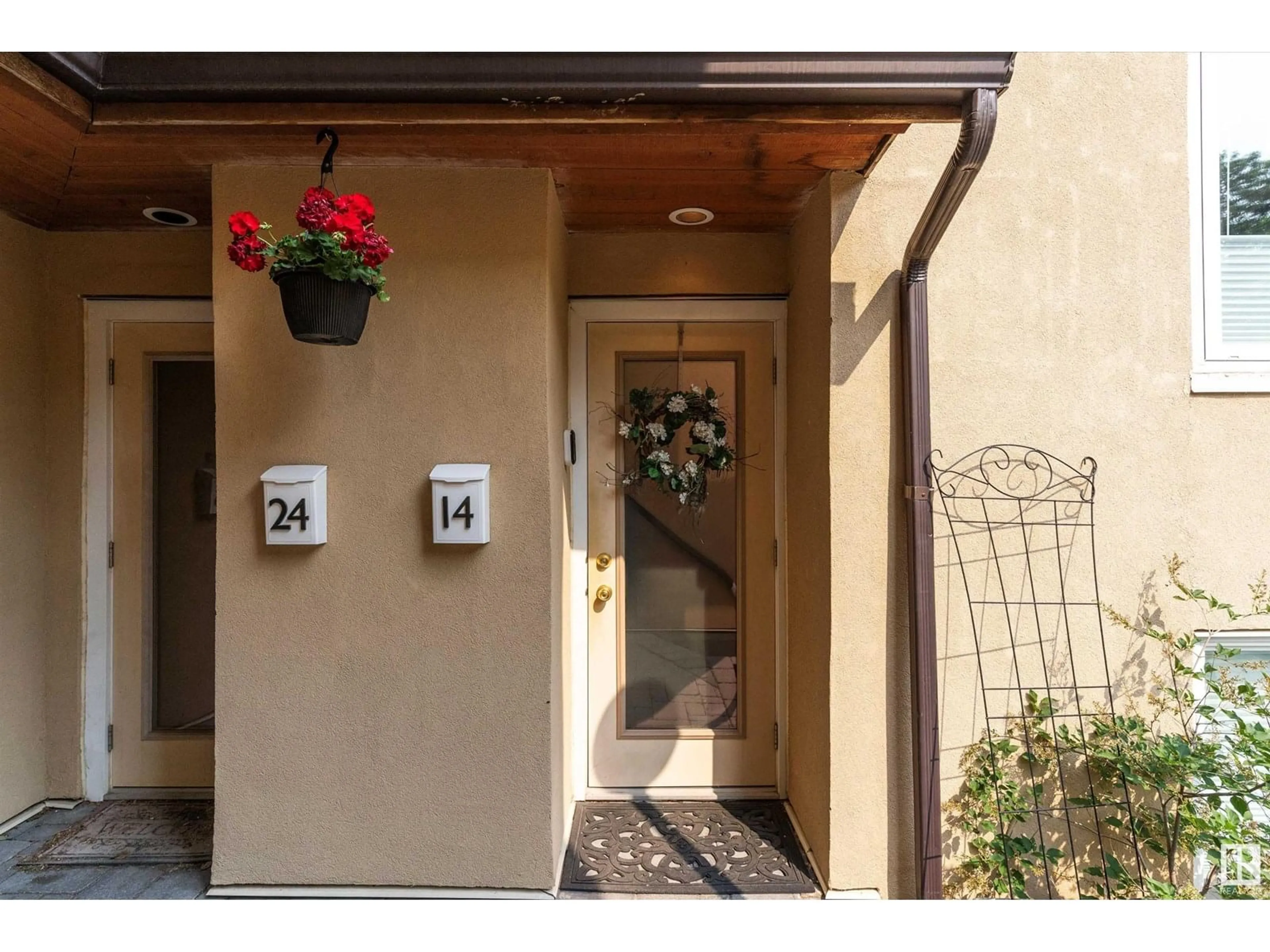 Indoor entryway for #14 - 11016 86 AV, Edmonton Alberta T6G0W9