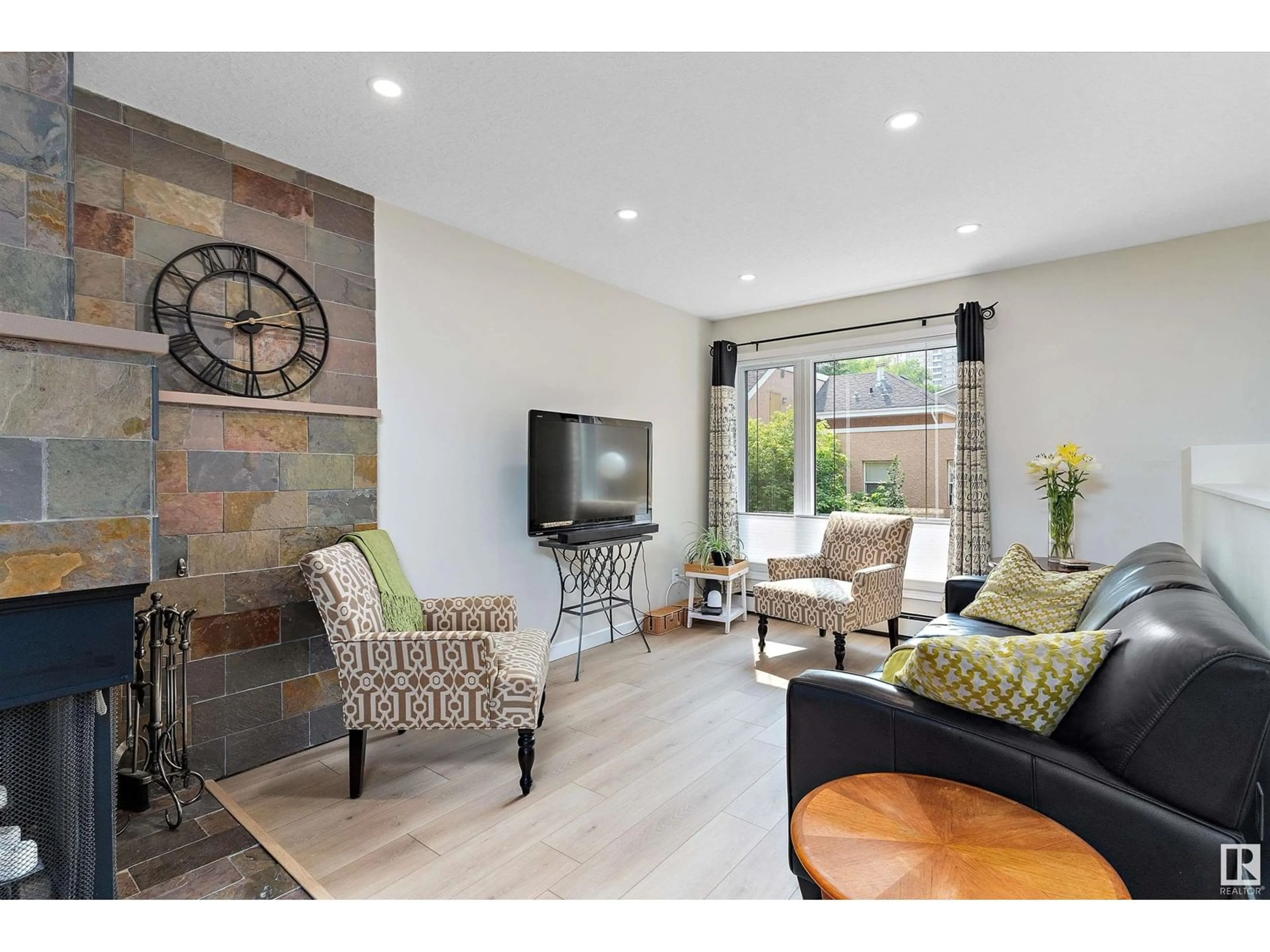 Living room with furniture, wood/laminate floor for #14 - 11016 86 AV, Edmonton Alberta T6G0W9