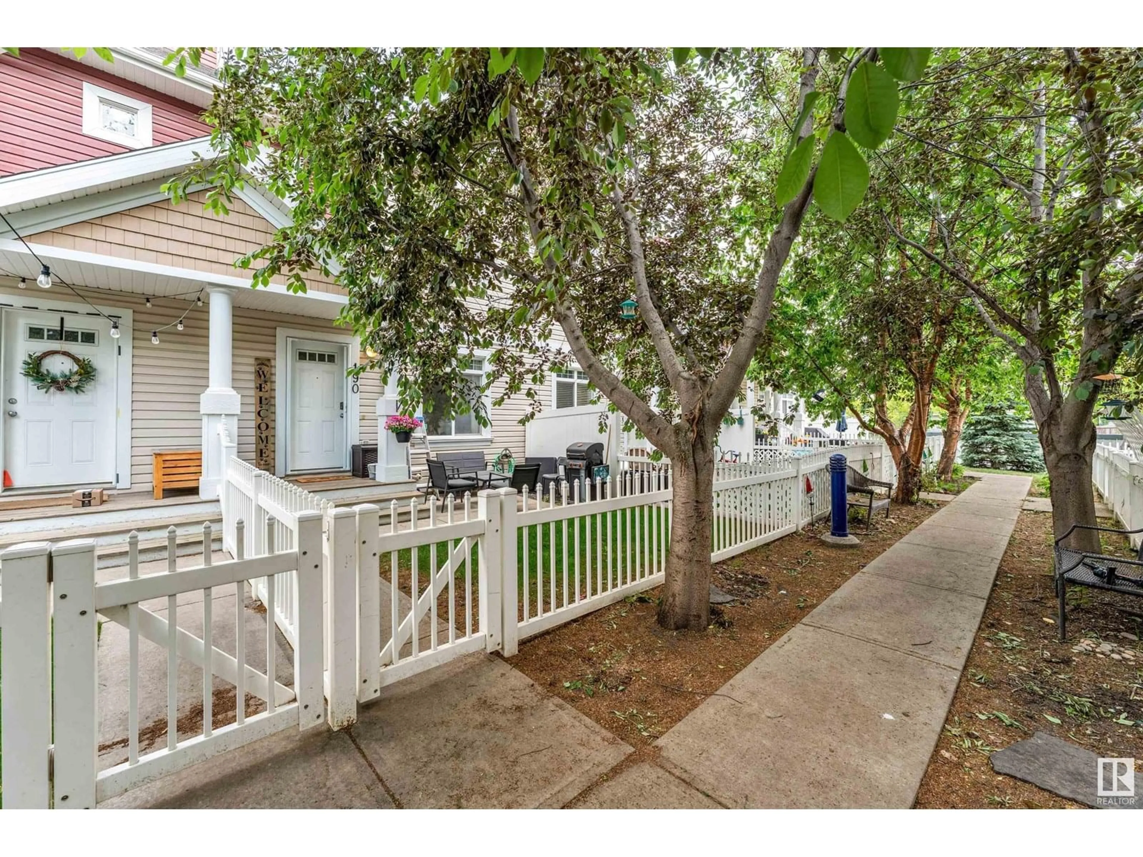 Patio, street for 190 - 1804 70 ST, Edmonton Alberta T6X0H4