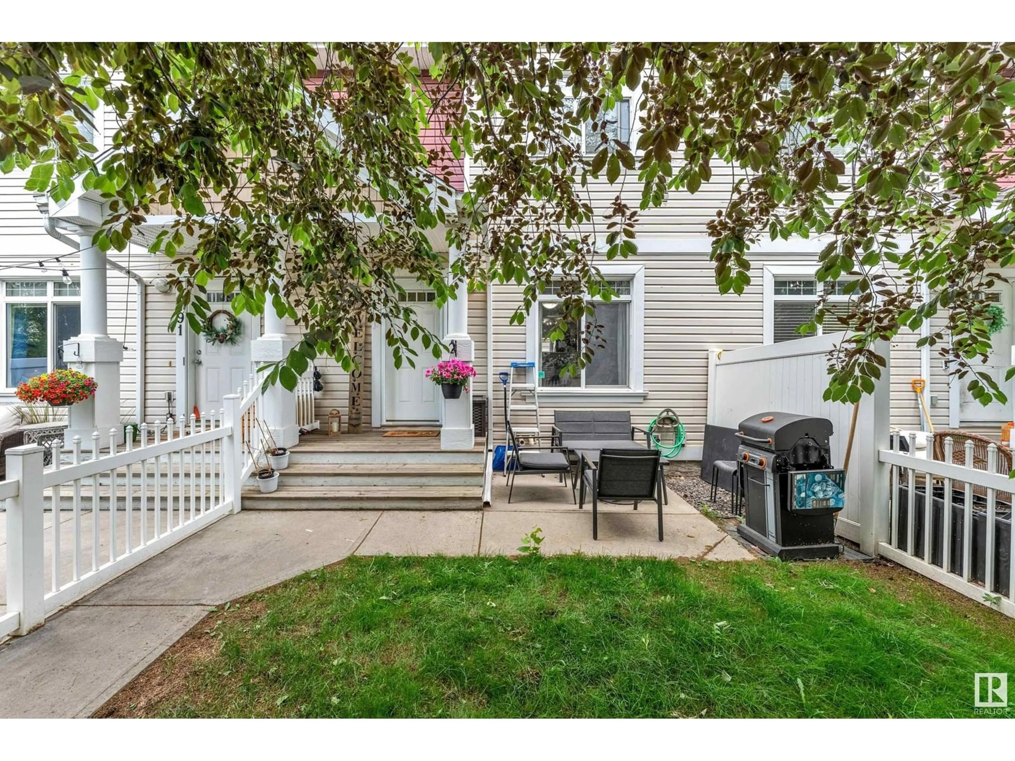 Patio, street for 190 - 1804 70 ST, Edmonton Alberta T6X0H4