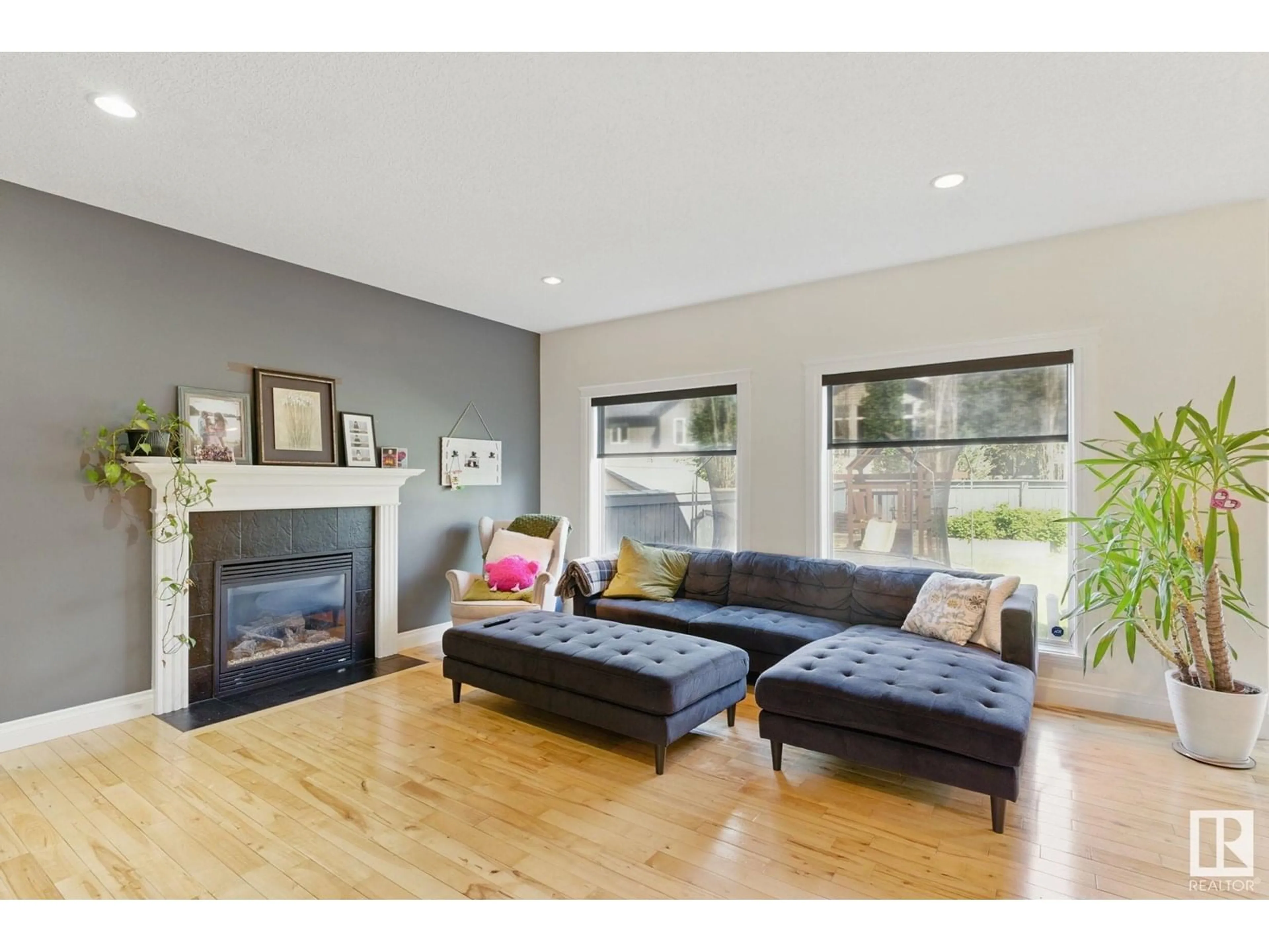 Living room with furniture, wood/laminate floor for 5706 MCLUHAN BAY BA, Edmonton Alberta T6R0P8