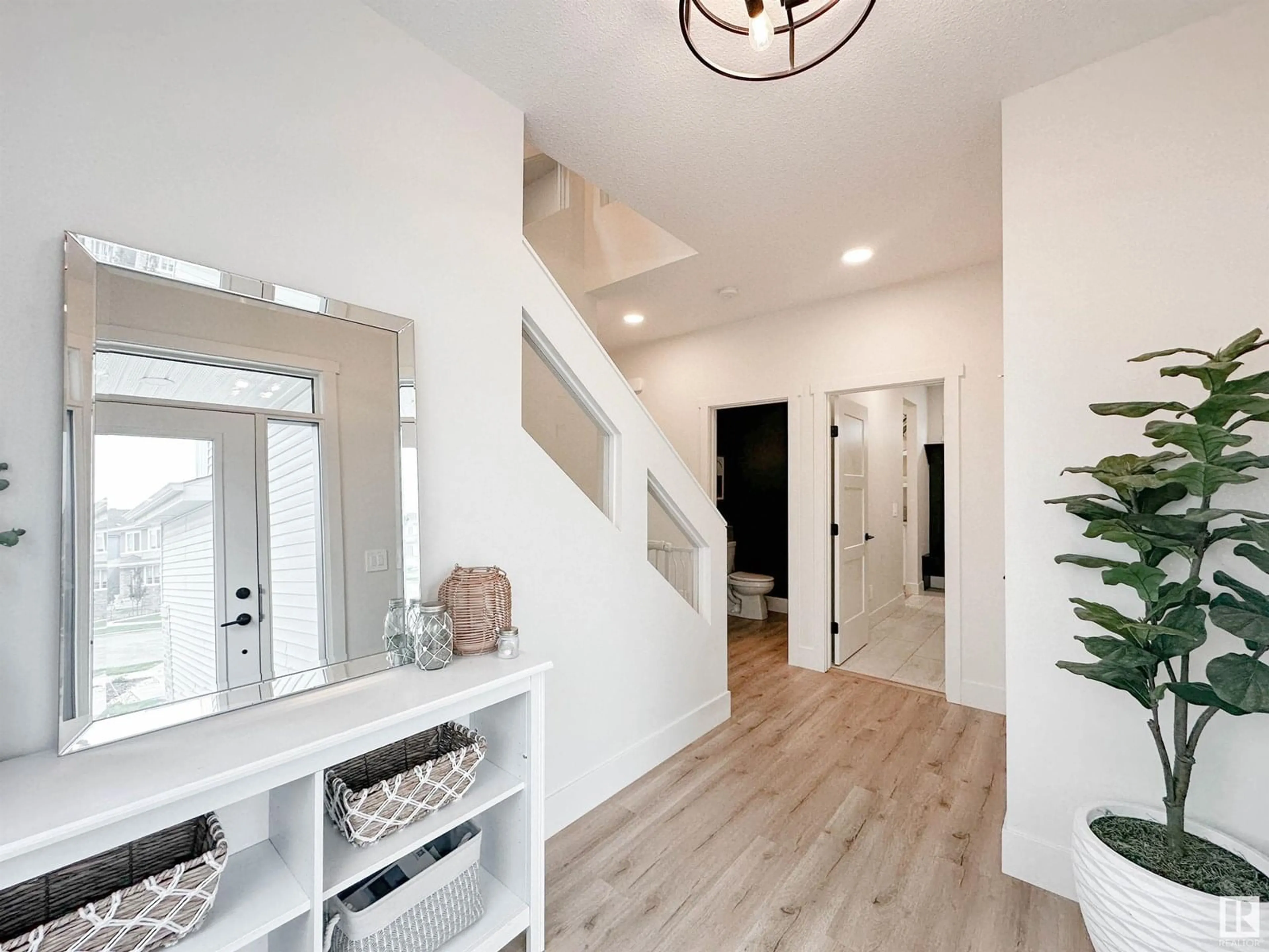 Indoor entryway for 38 JENNIFER CR, St. Albert Alberta T8N7Z6