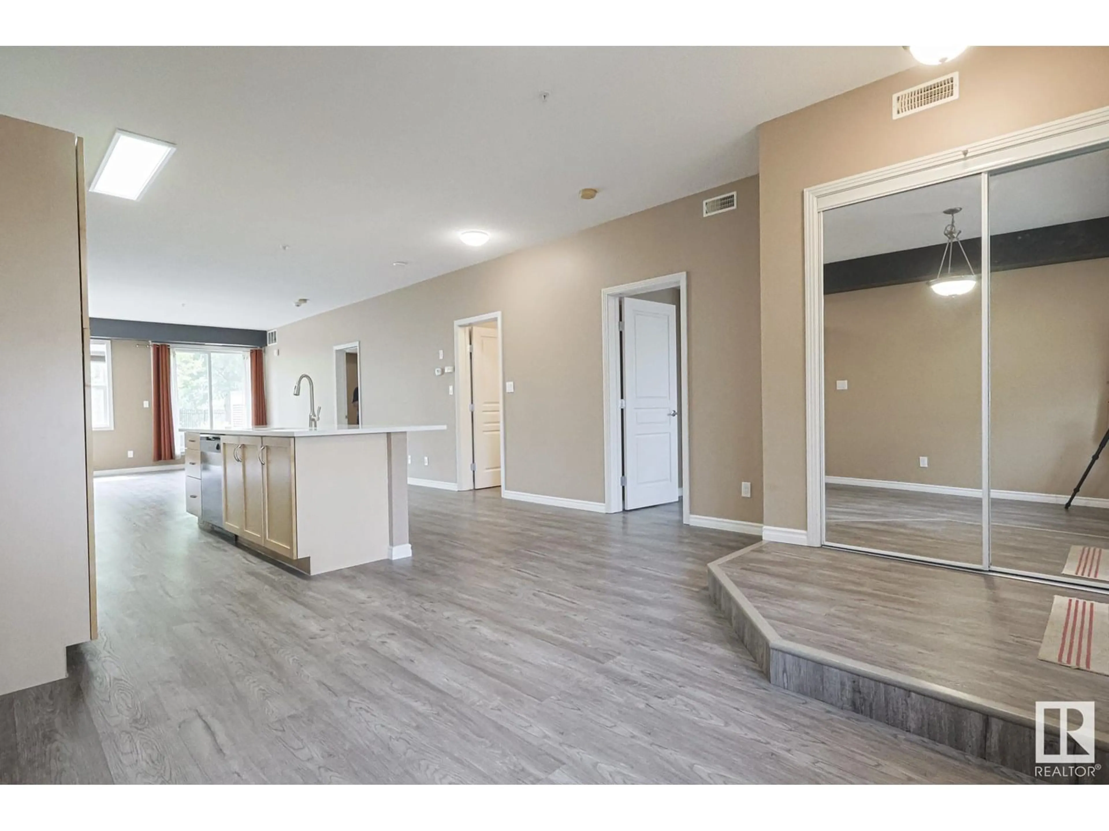 Indoor foyer for #113 - 9507 101 AV NW, Edmonton Alberta T5H4R1