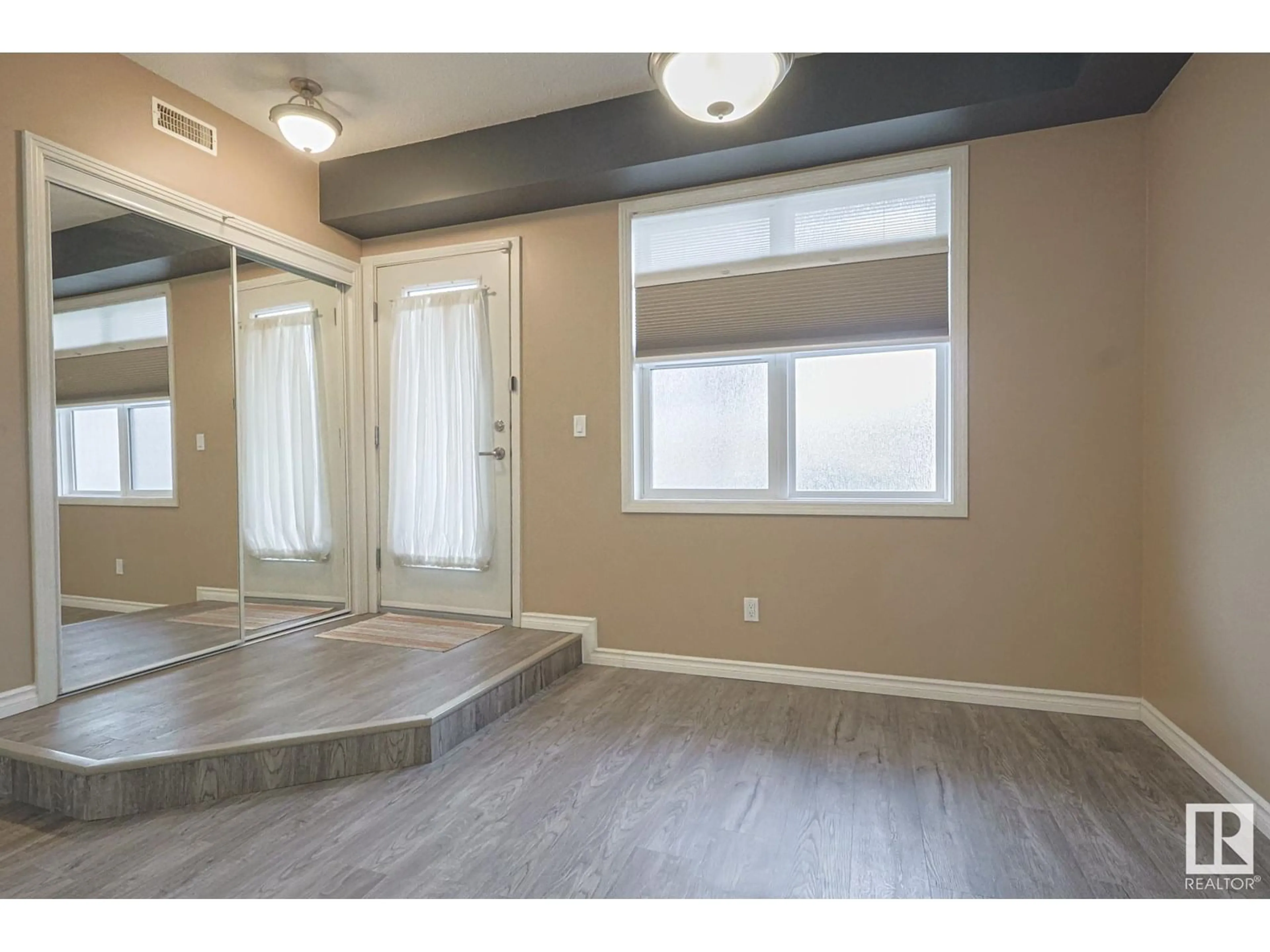 Indoor entryway for #113 - 9507 101 AV NW, Edmonton Alberta T5H4R1