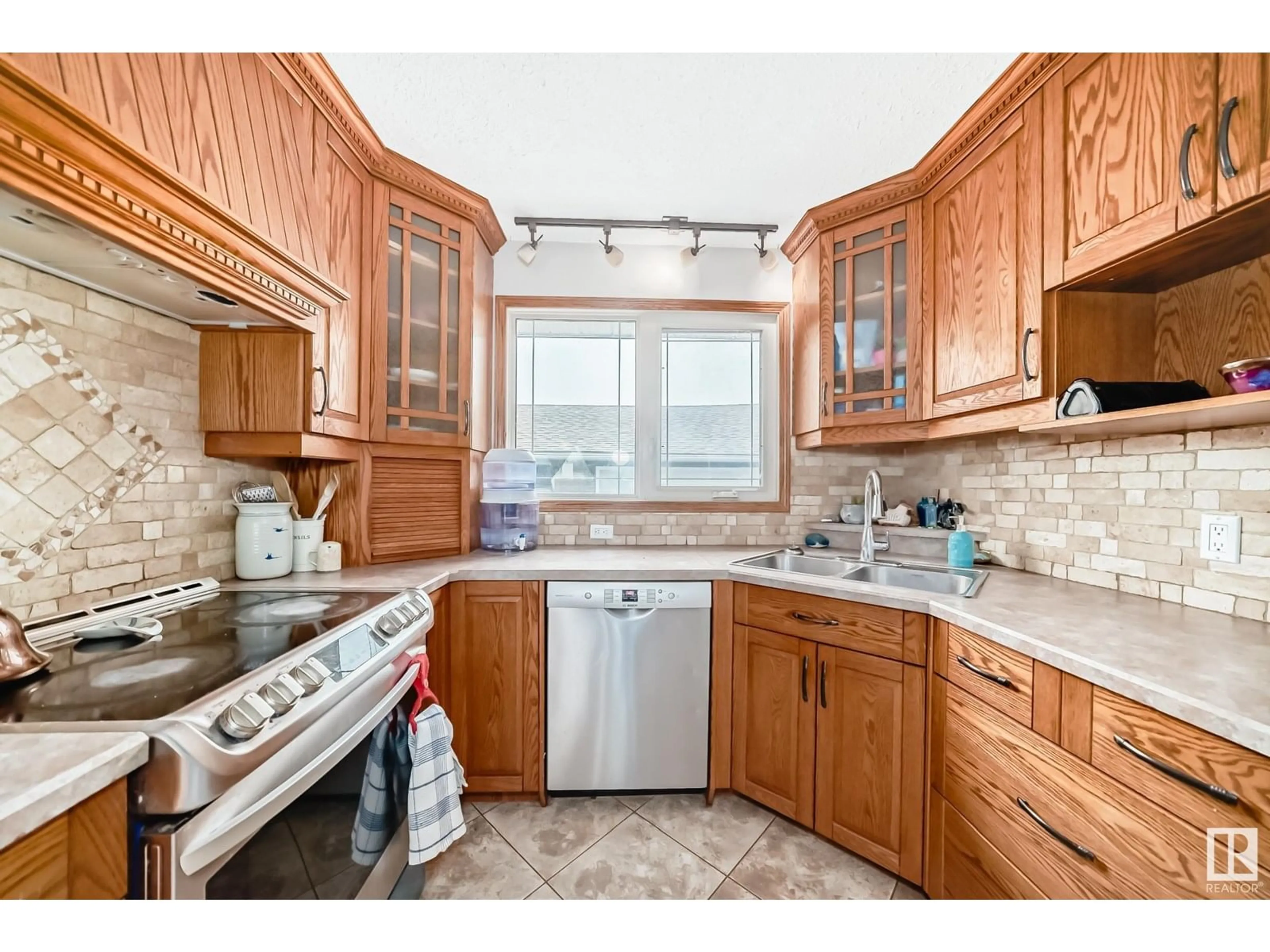Standard kitchen, unknown for 5227 49 AV, Onoway Alberta T0E1V0