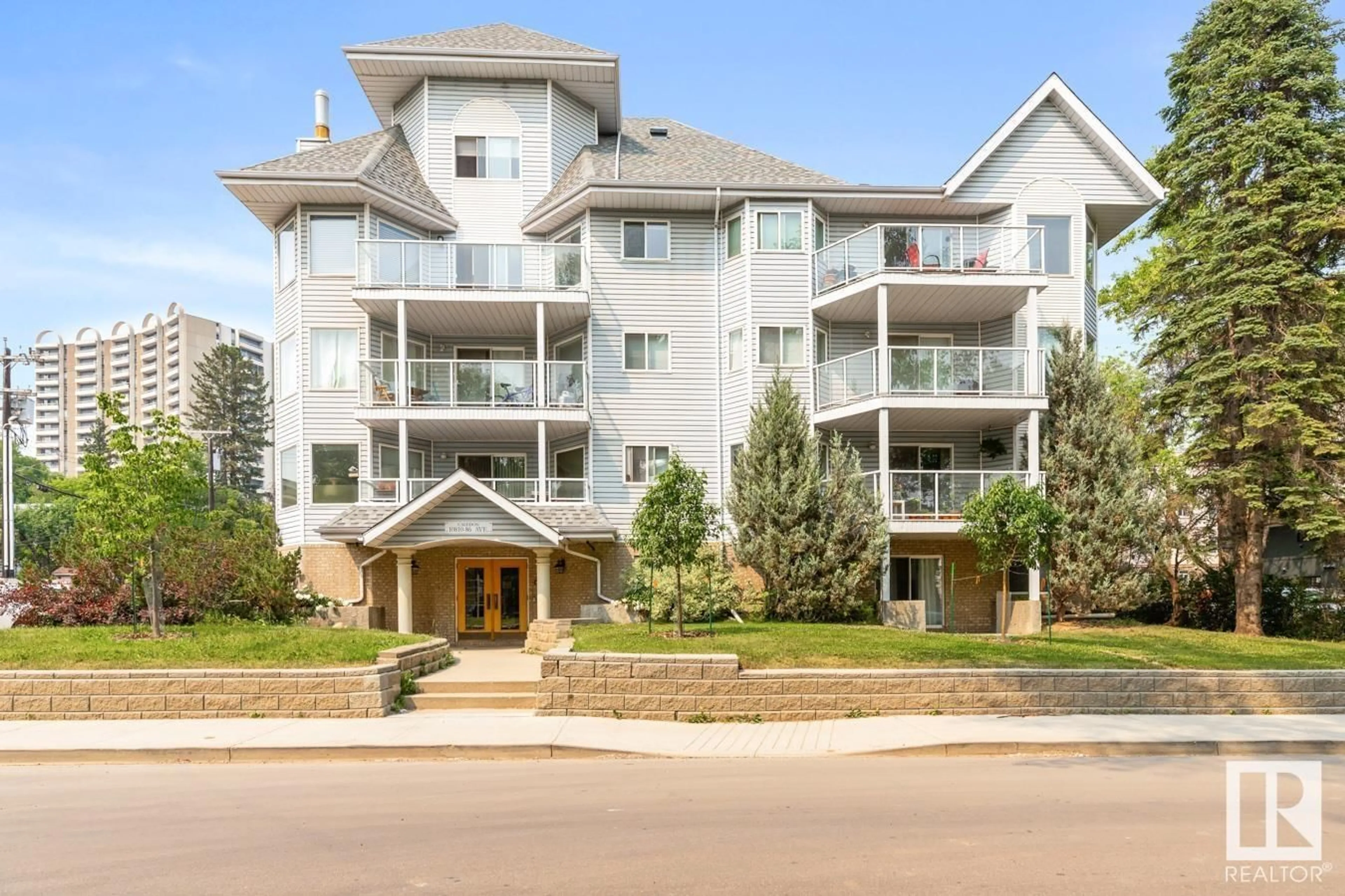 Unknown for 401 - 10810 86 AV, Edmonton Alberta T6E2N2