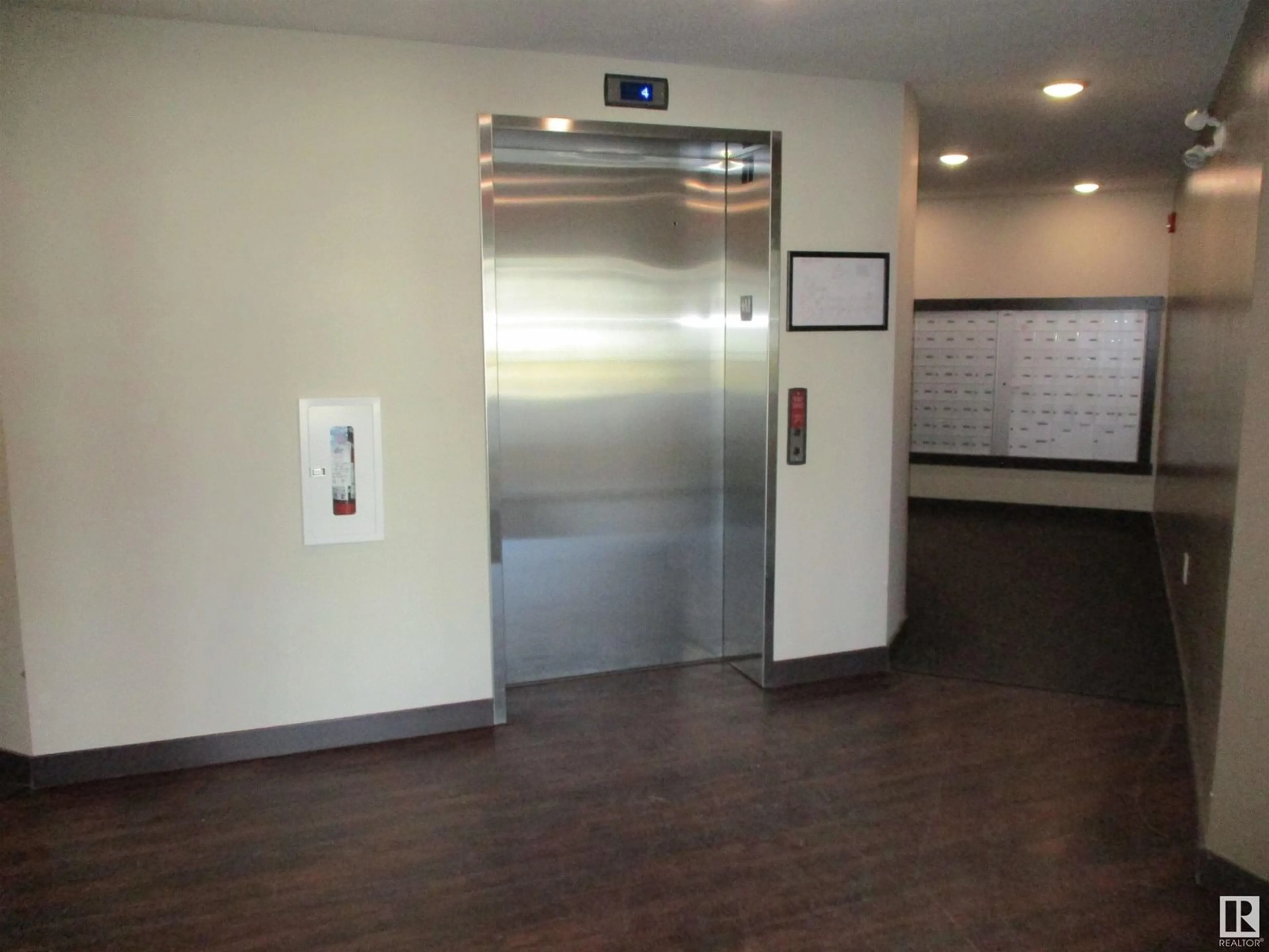 Indoor foyer for #221 - 3670 139 AV NW, Edmonton Alberta T5Y3N5