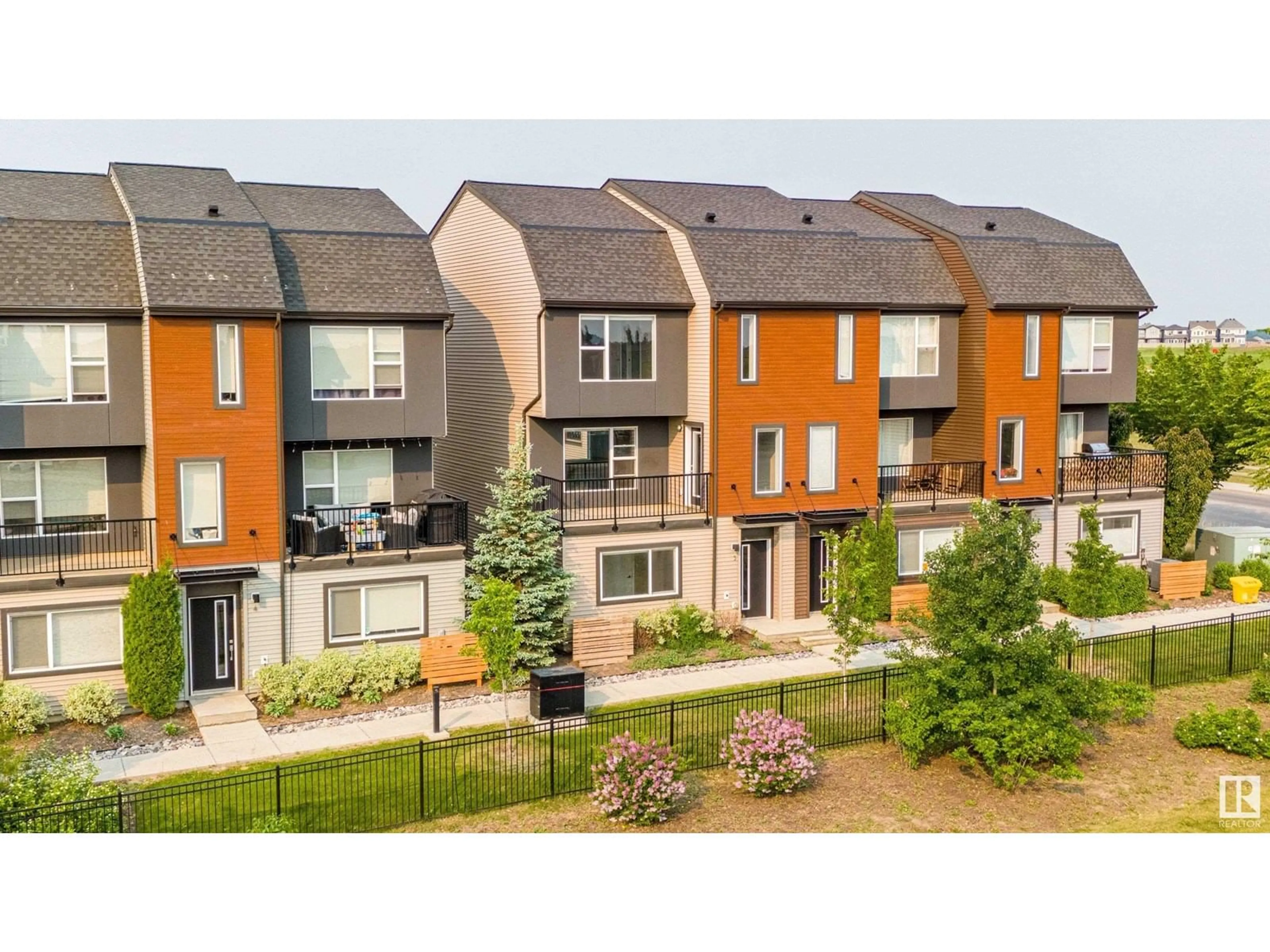 A pic from outside/outdoor area/front of a property/back of a property/a pic from drone, unknown for #3 - 1075 ROSENTHAL BV, Edmonton Alberta T5T7G5