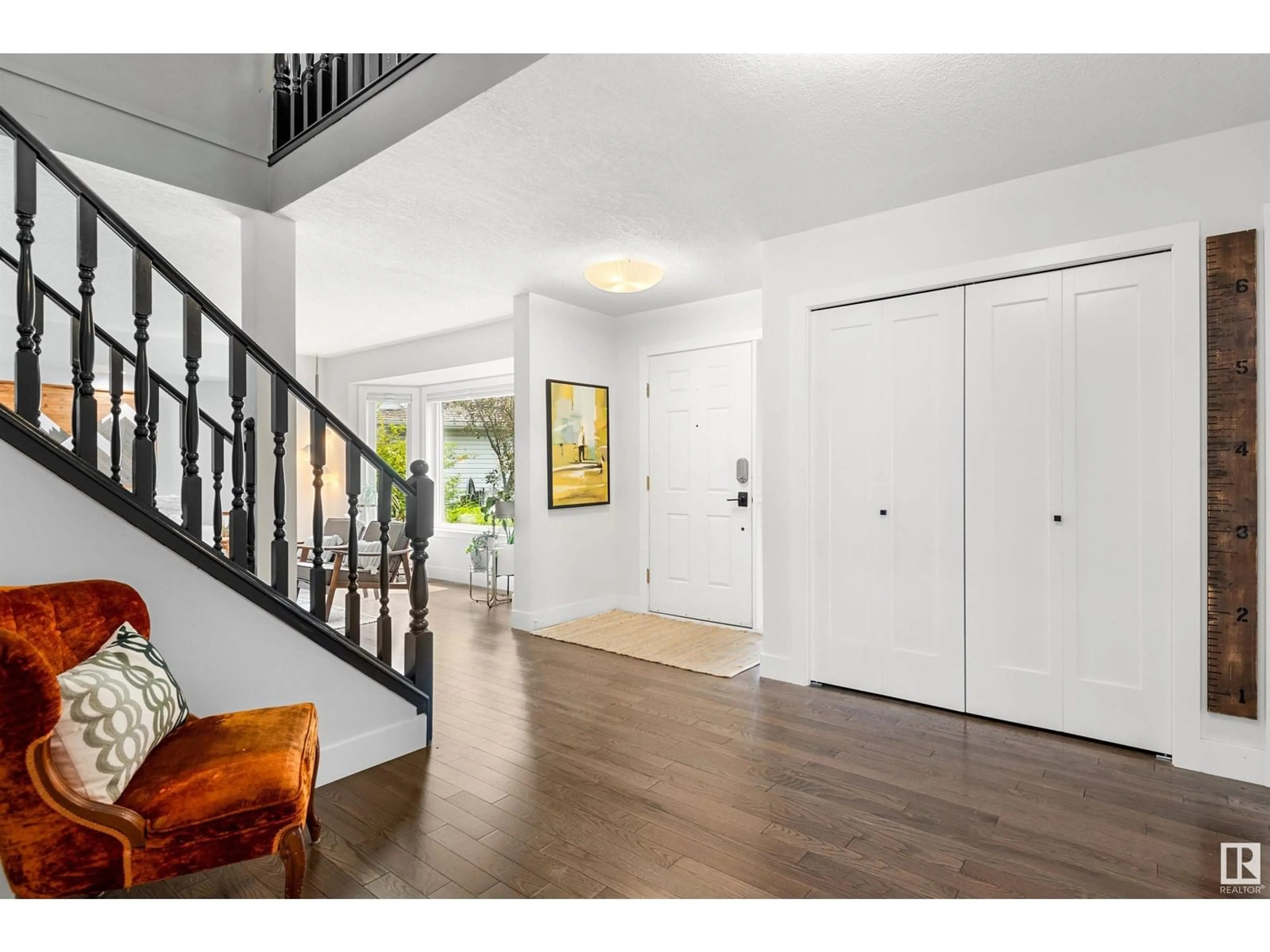 Indoor entryway for 639 BUTCHART WD, Edmonton Alberta T6R1R4