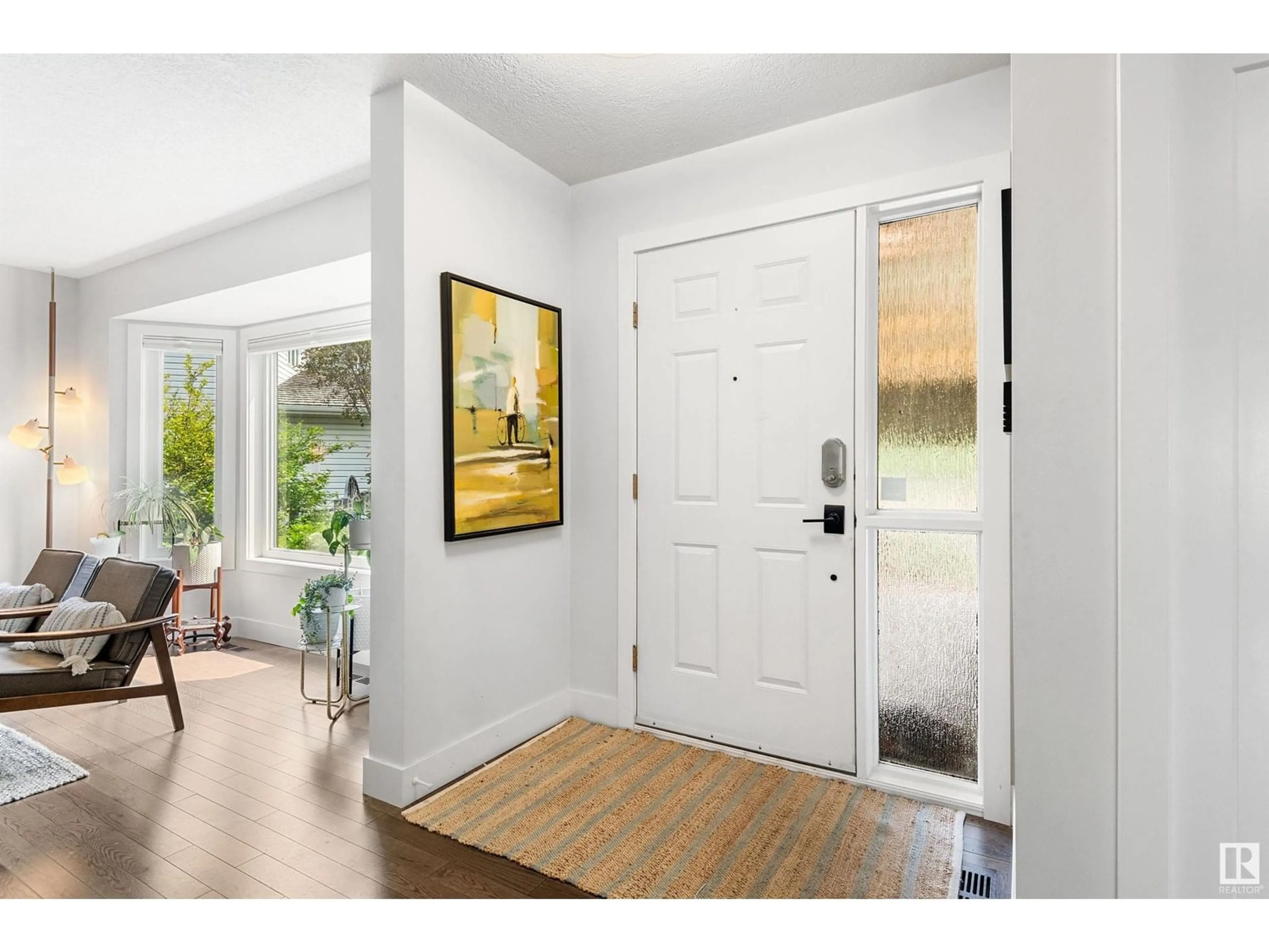 Indoor entryway for 639 BUTCHART WD, Edmonton Alberta T6R1R4