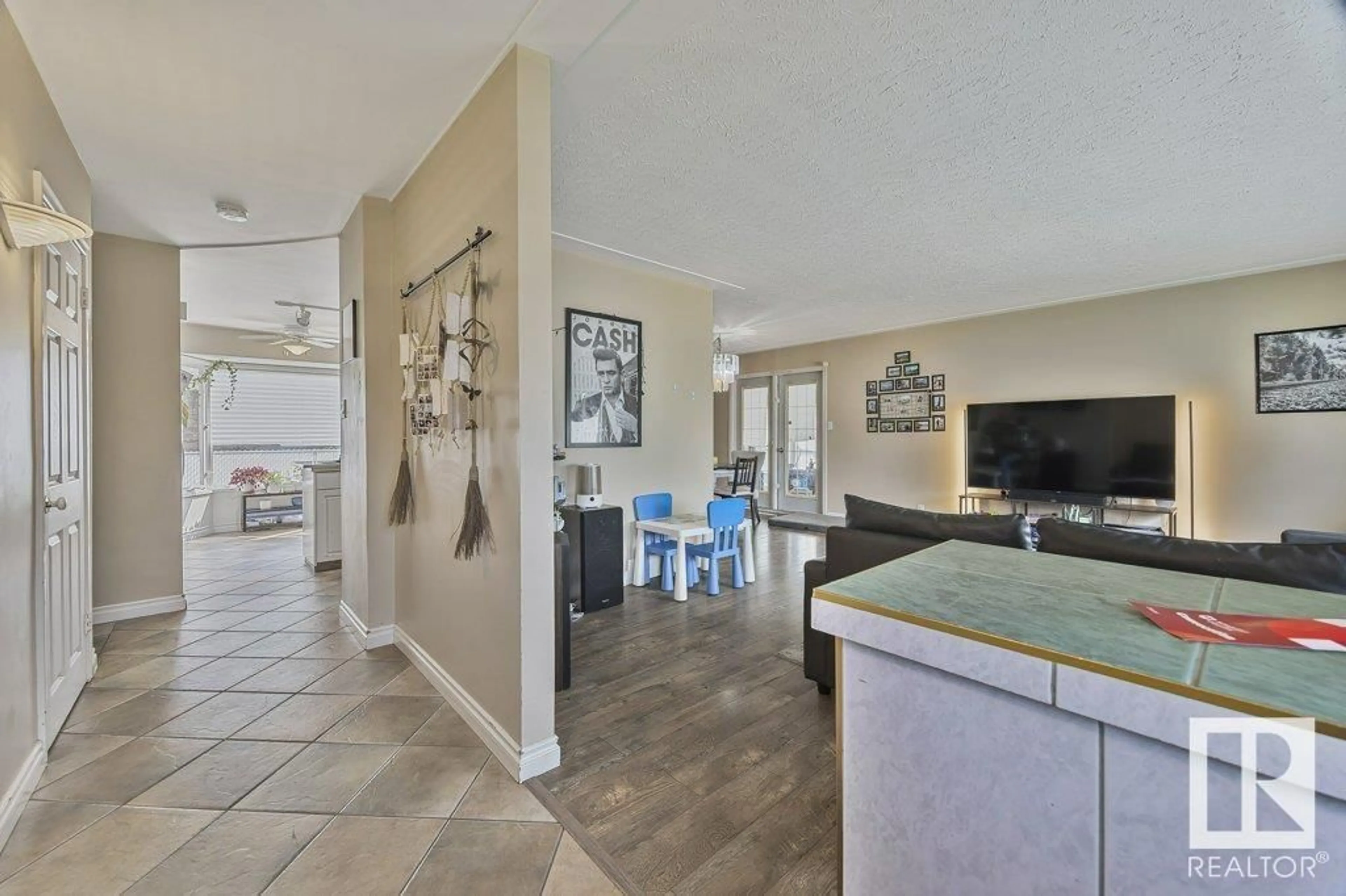 Unknown for NW - 14317 90A AV, Edmonton Alberta T5R4X7