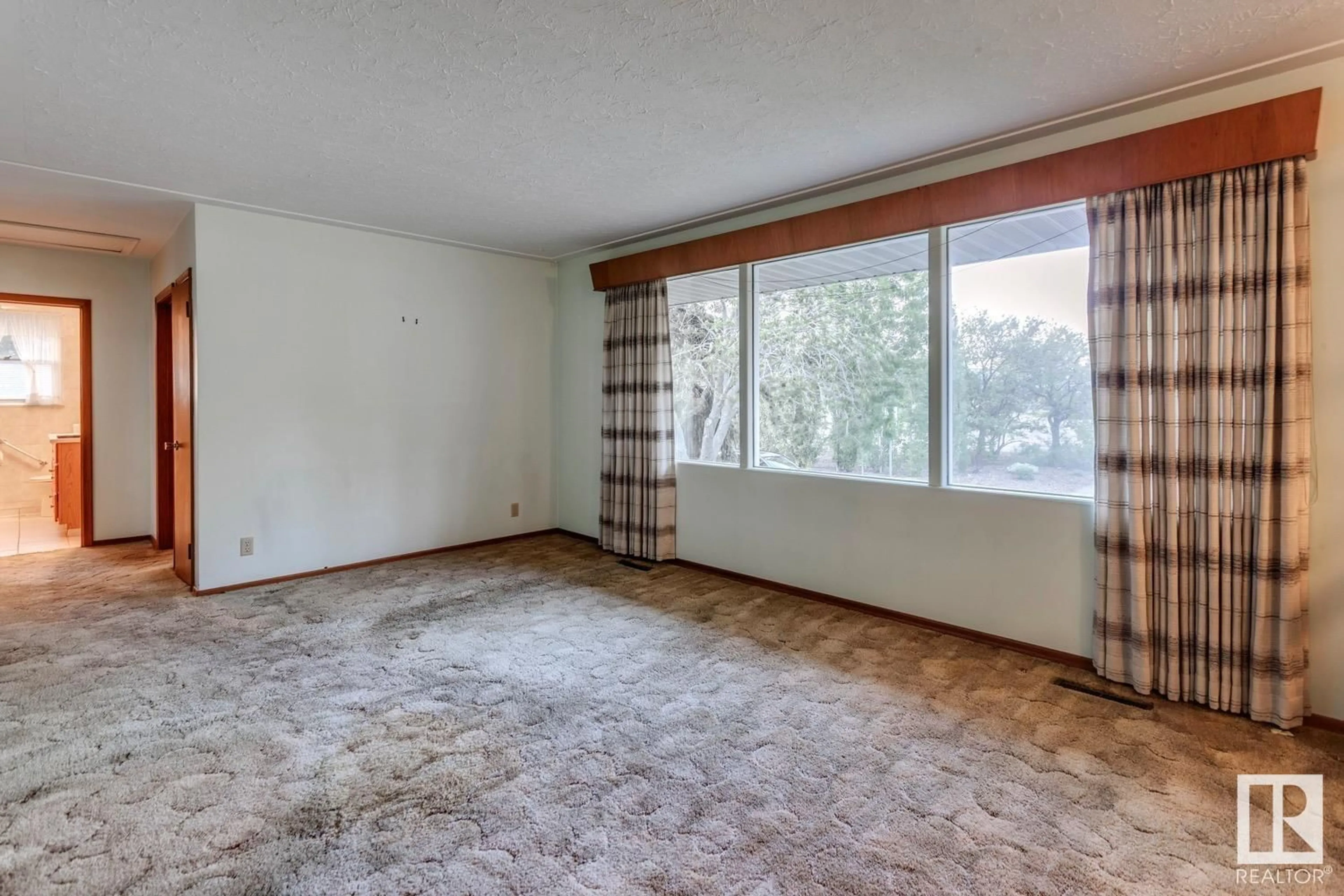 A pic of a room for NW - 12811 137 AV, Edmonton Alberta T5L4C3