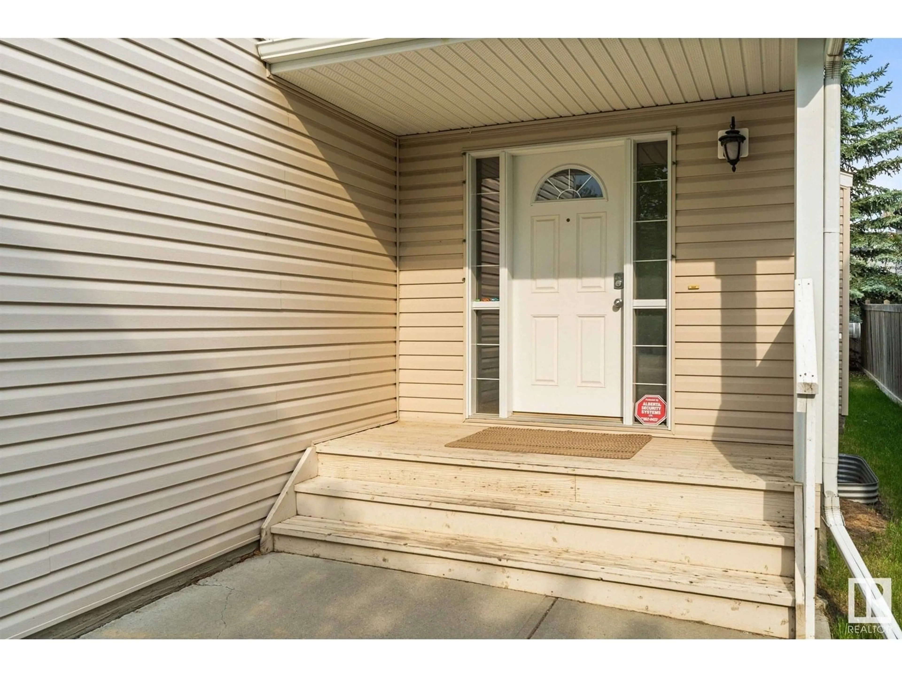 Indoor entryway for 1186 WESTERRA LI, Stony Plain Alberta T7Z2Z4