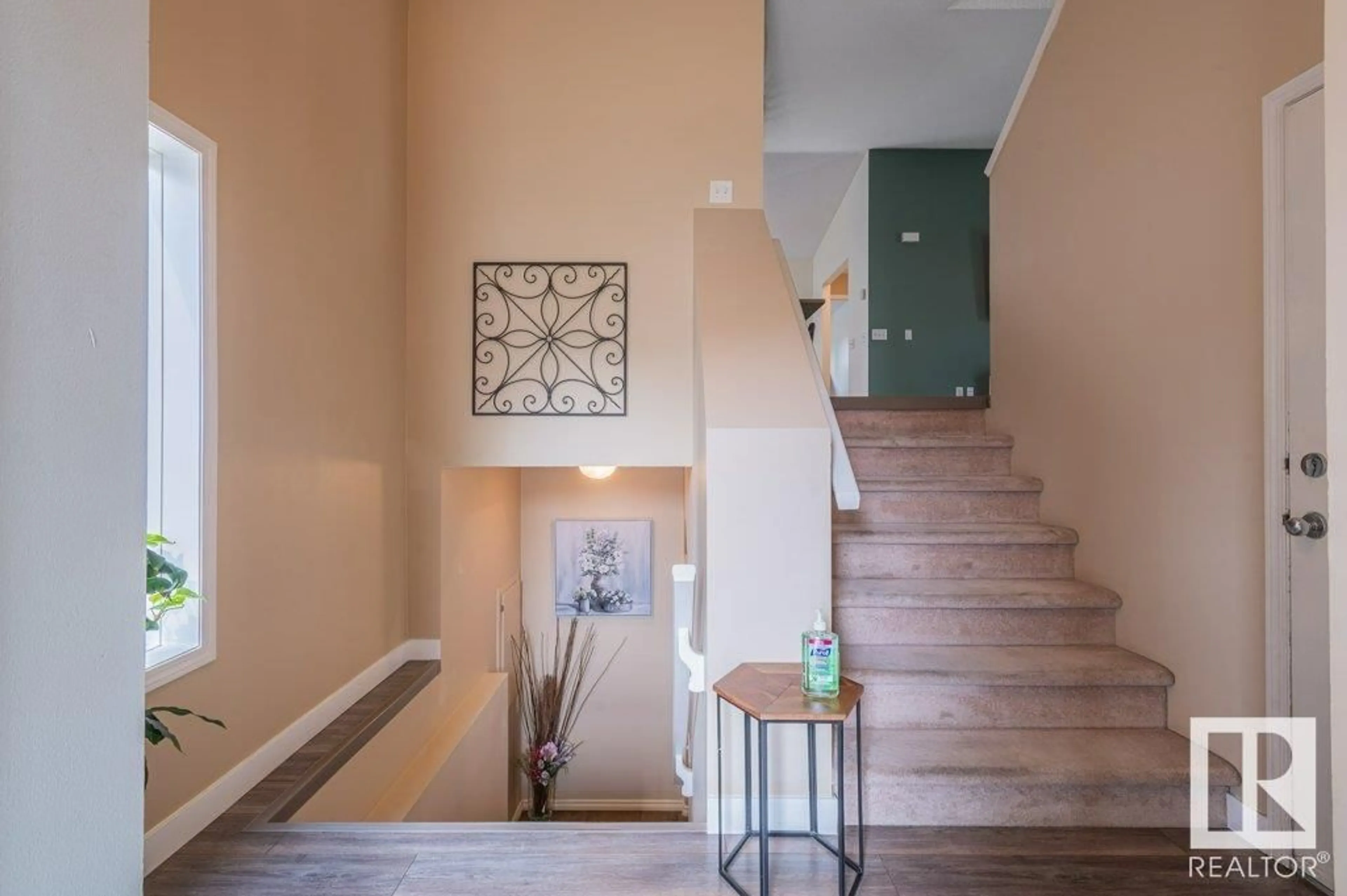 Indoor entryway for 112 CORNWALL RD, Sherwood Park Alberta T8A2L4