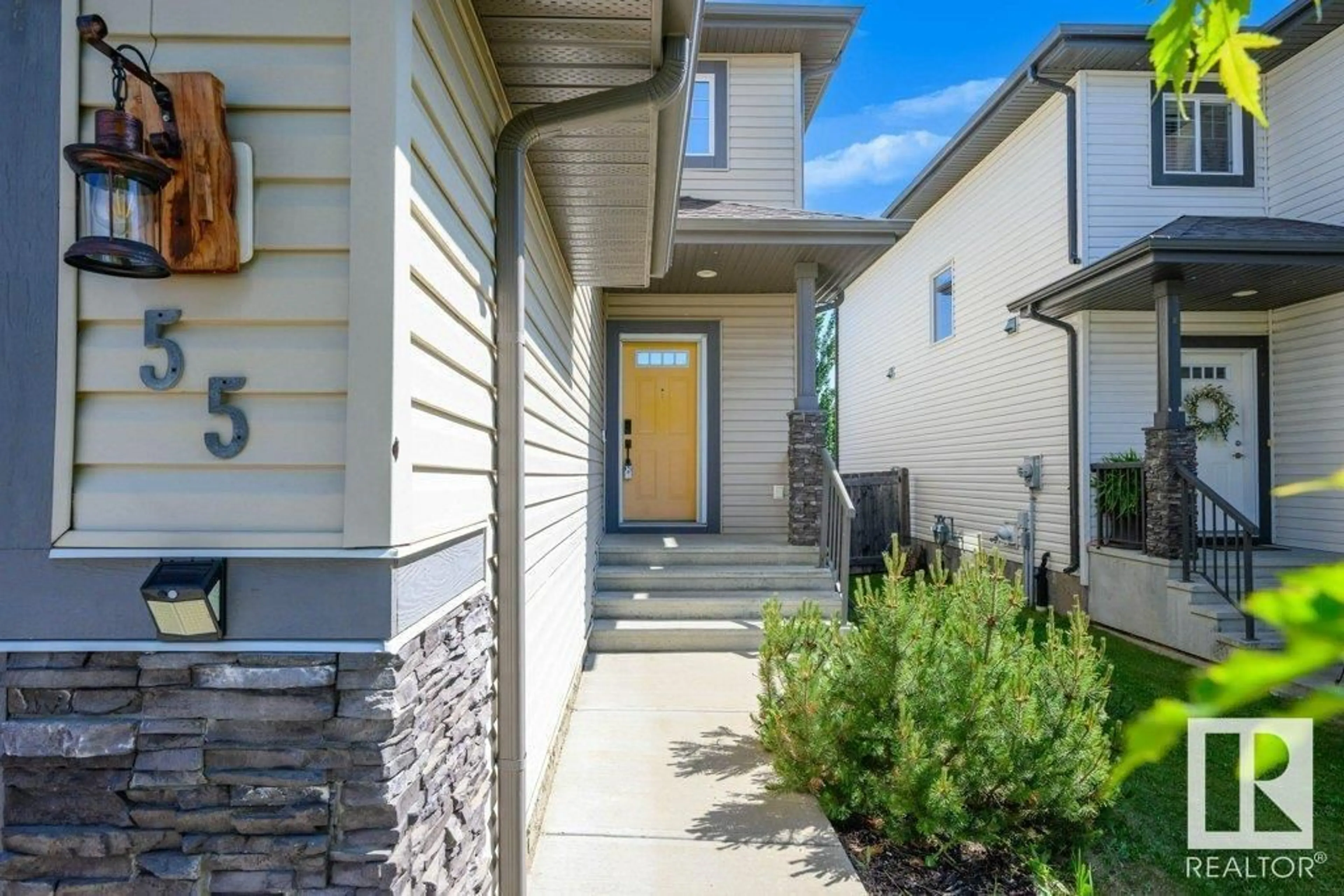 Home with vinyl exterior material, street for 55 HARTWICK CO, Spruce Grove Alberta T7X0K2